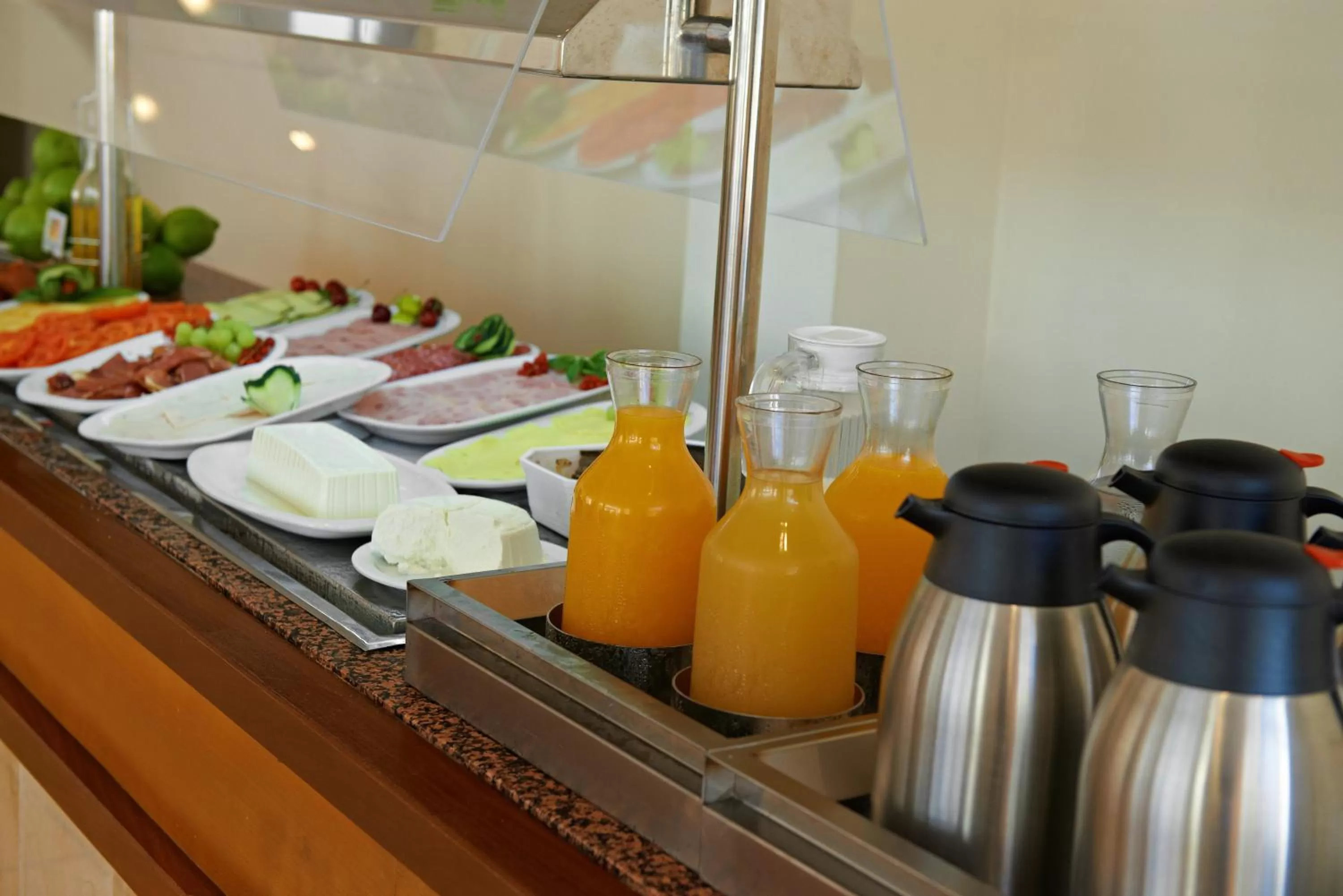 Coffee/tea facilities in Bluewater Hotel