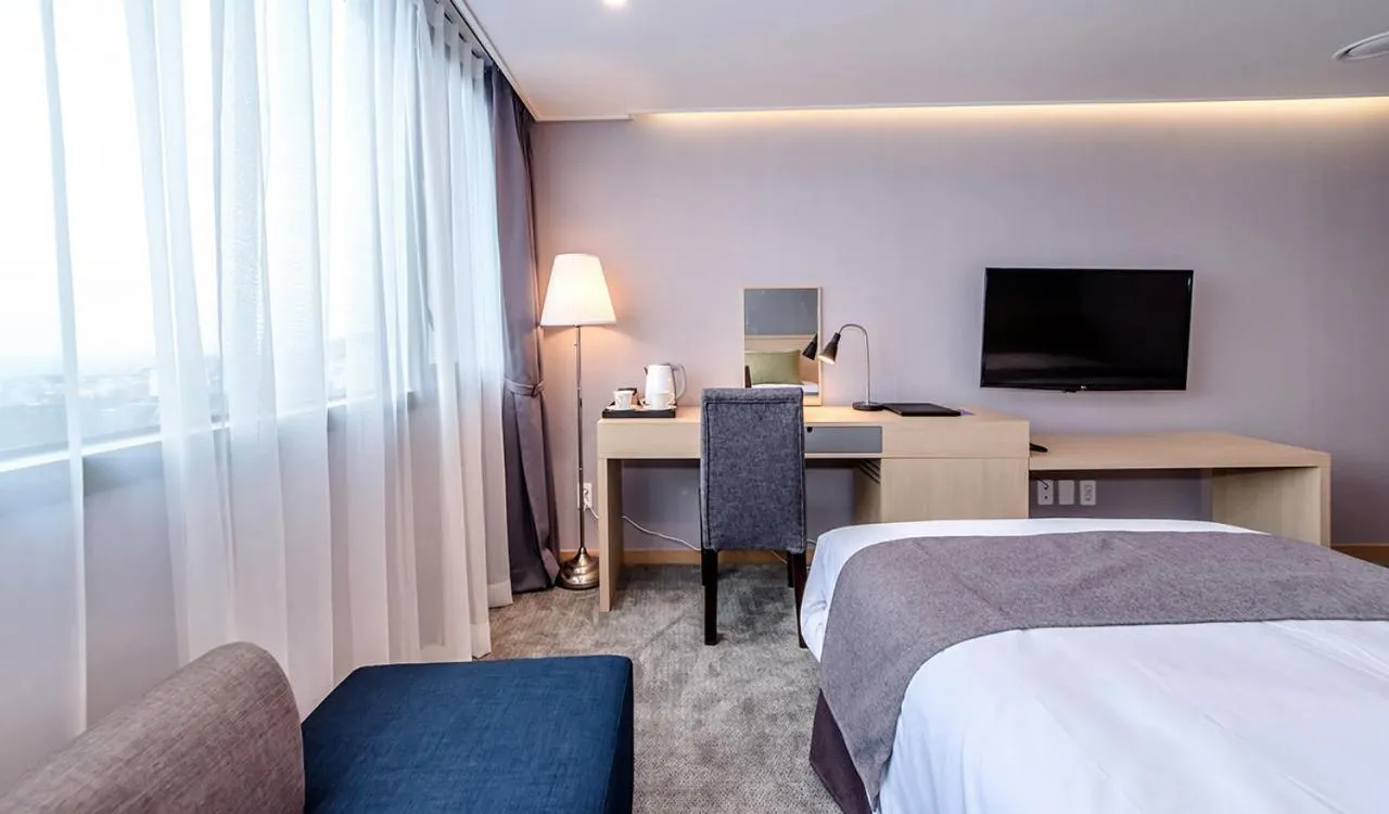 Bedroom, Bed in Hotel Shalom Jeju