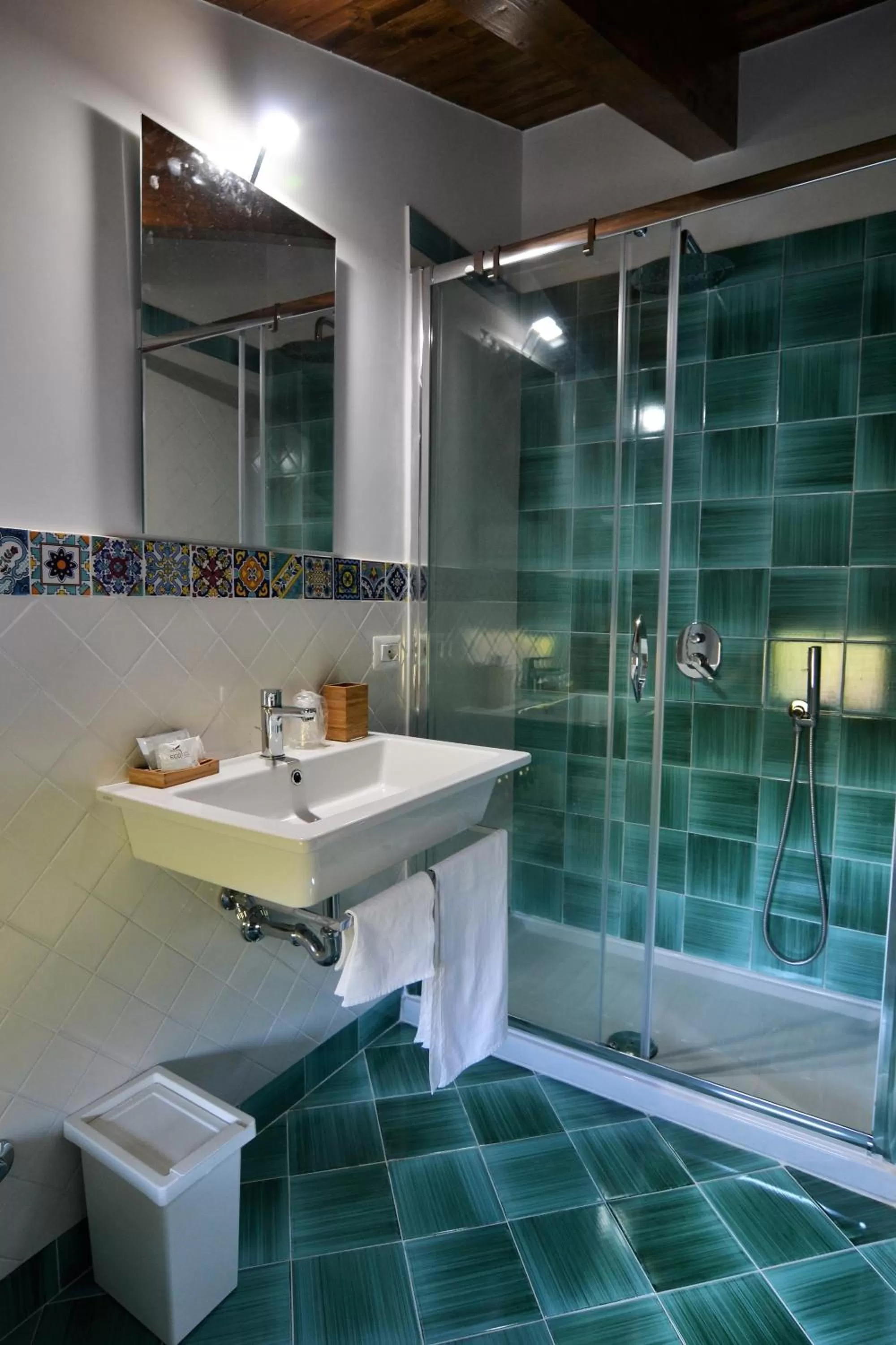 Bathroom in Songbird