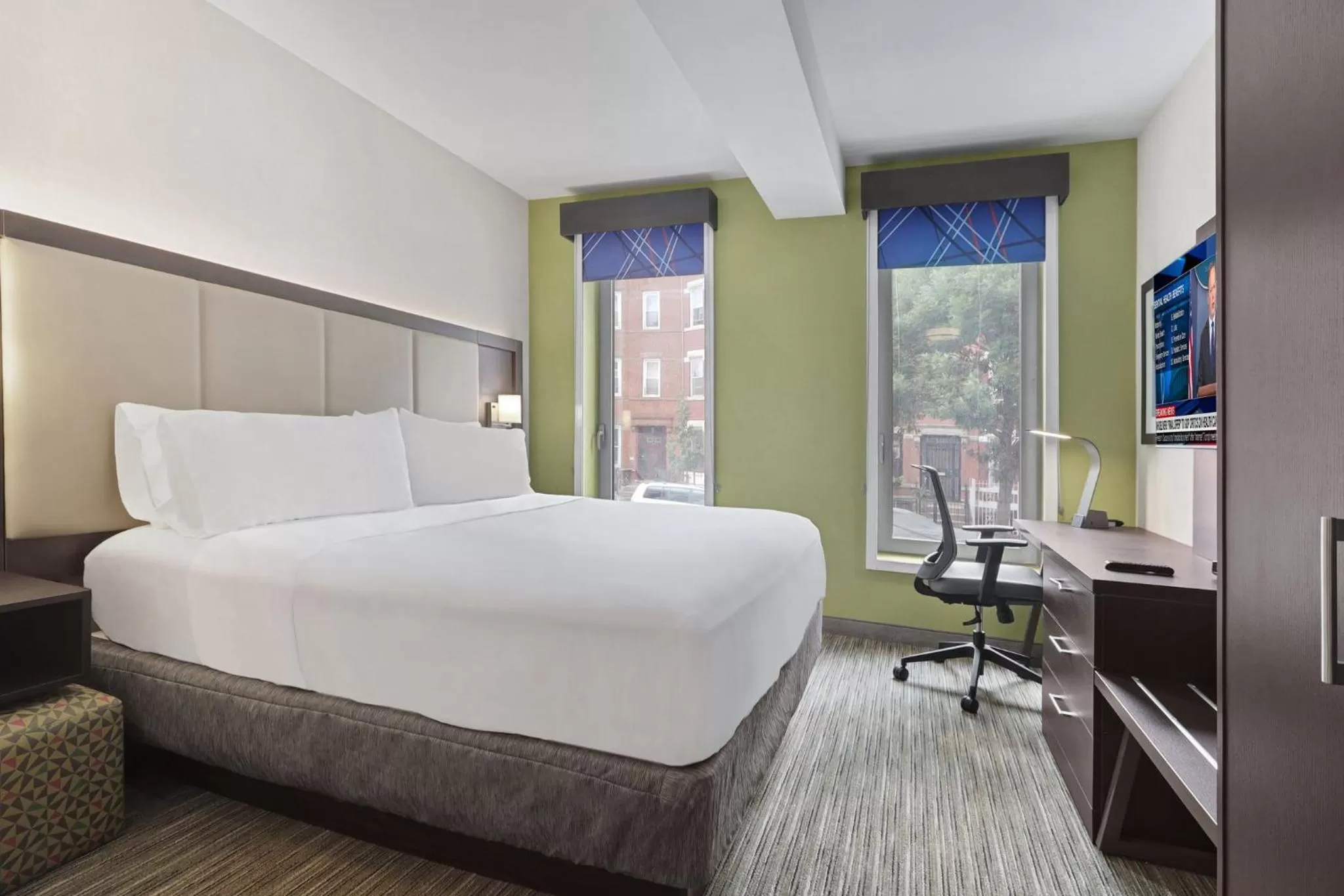 Photo of the whole room, Bed in Holiday Inn Express - Brooklyn - Bushwick , an IHG Hotel