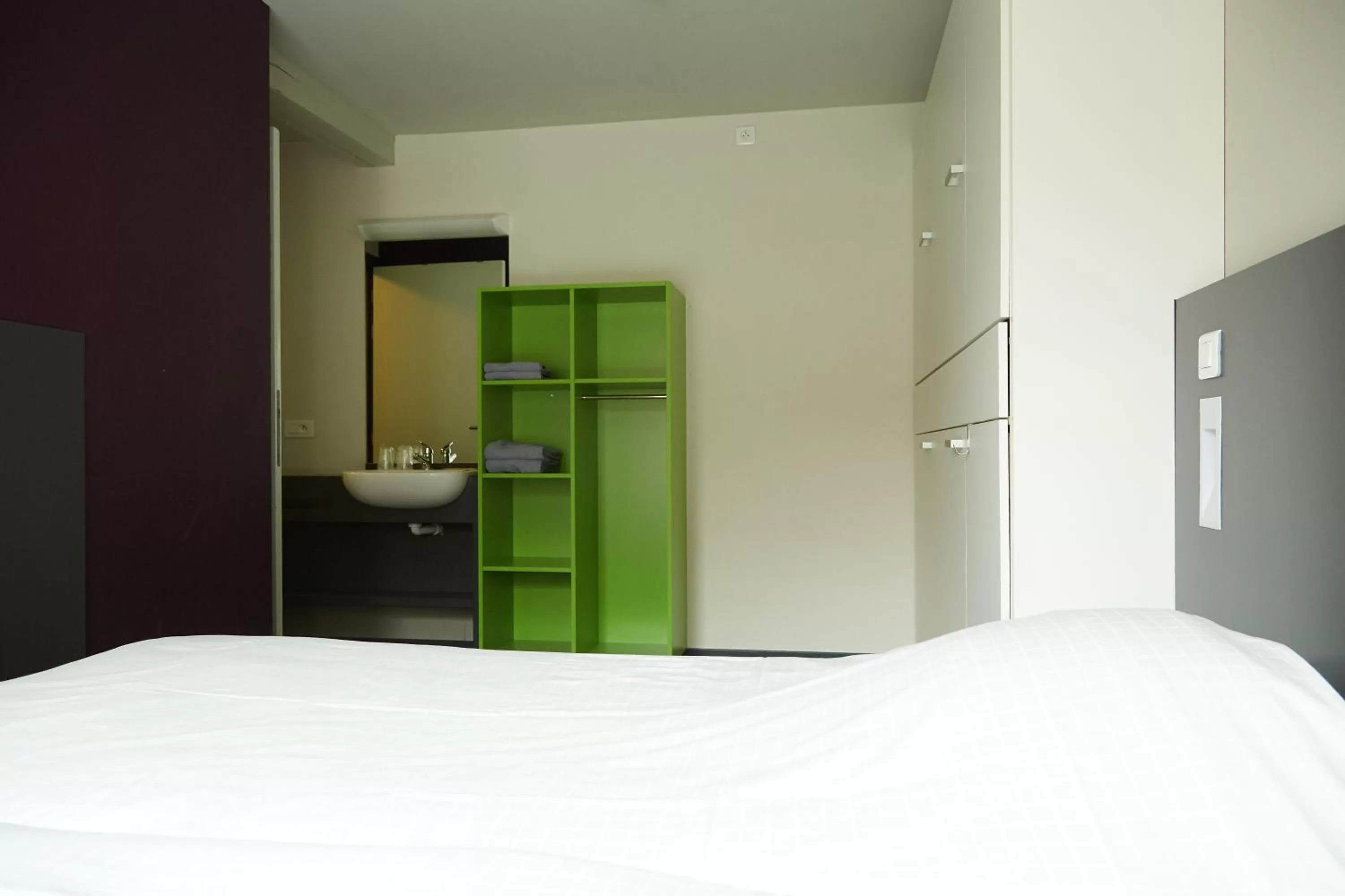 Bedroom, Bed in Focus Budget