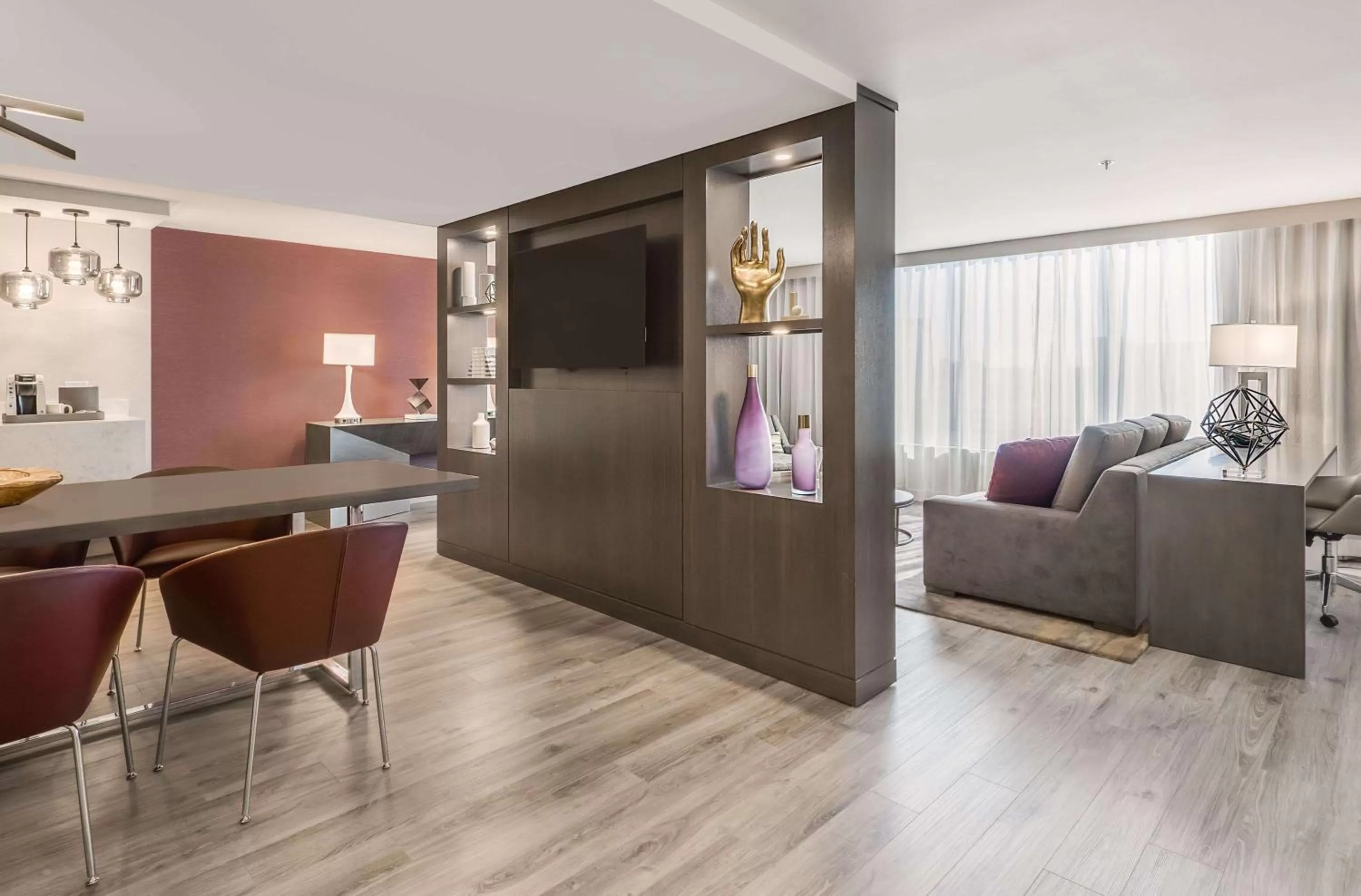 Living room in Sonesta Denver Downtown