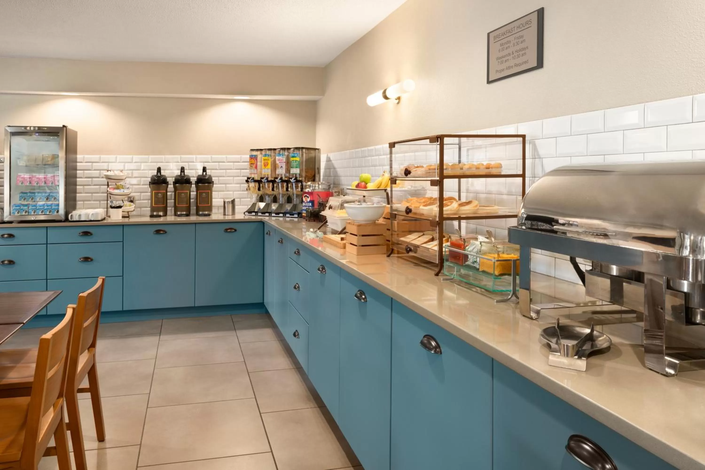 Buffet breakfast in Country Inn & Suites by Radisson, Chippewa Falls, WI