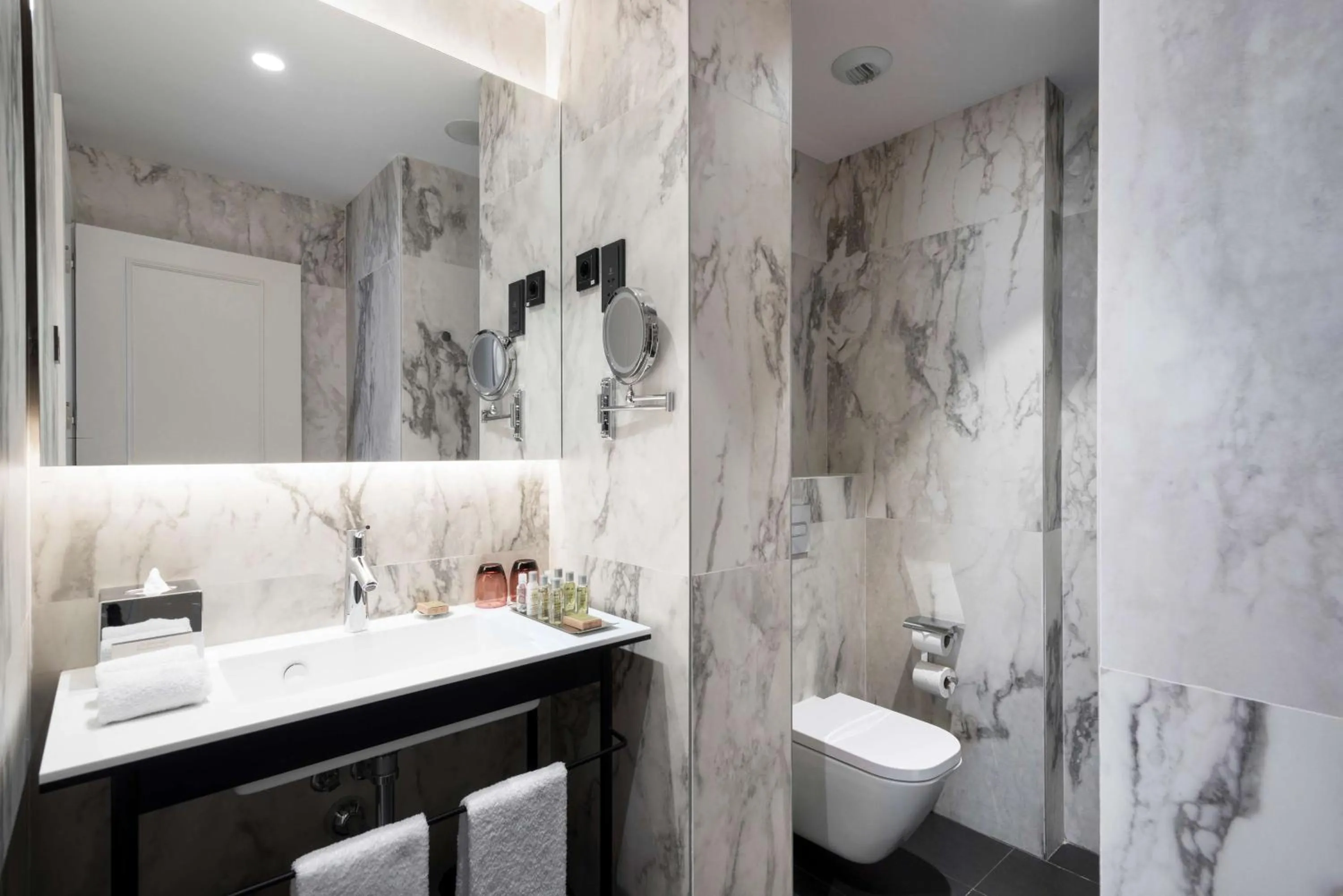 Bathroom in DoubleTree by Hilton Madrid-Prado