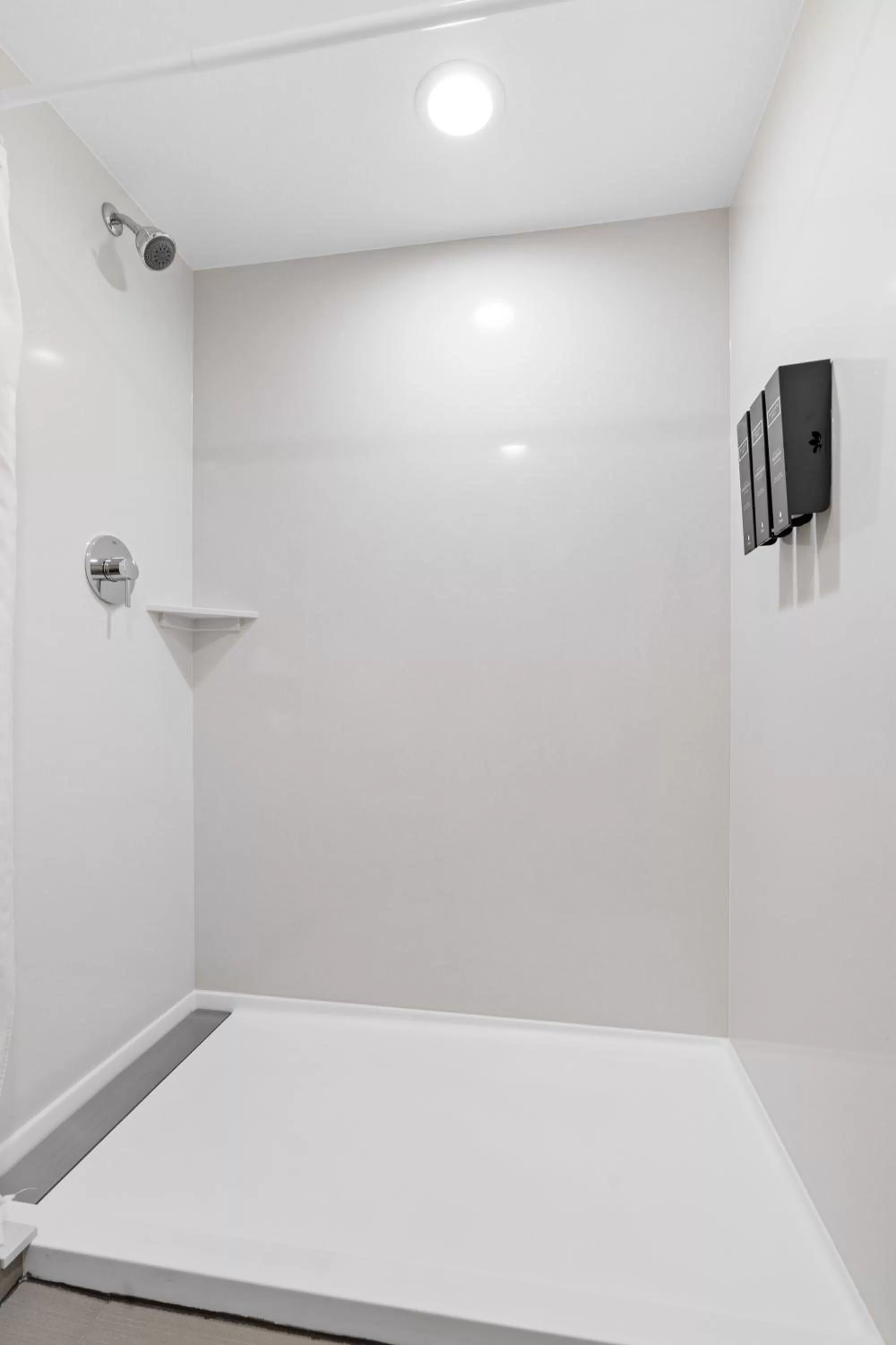 Shower in Hotel Avisa Downtown