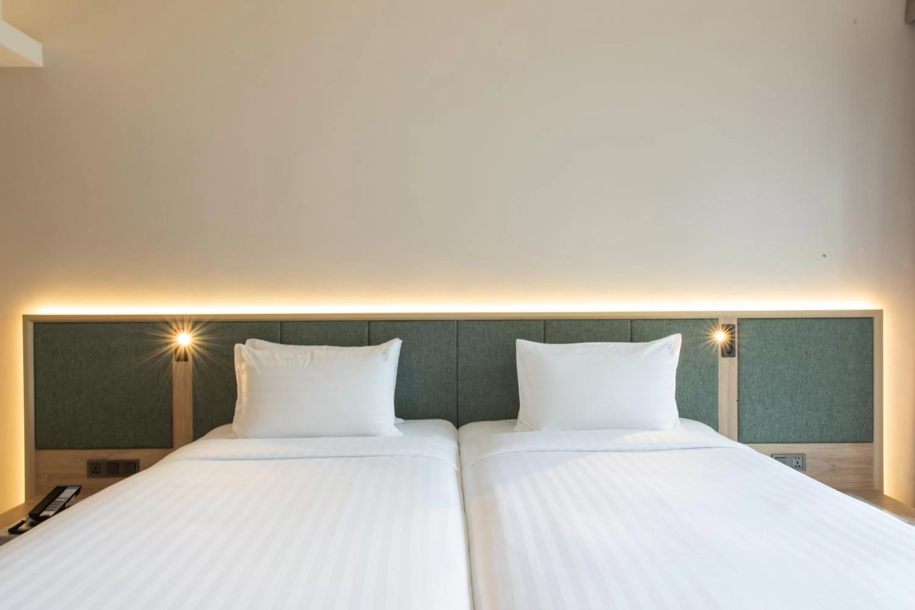 Bed in Holiday Ao Nang Beach Resort, Krabi