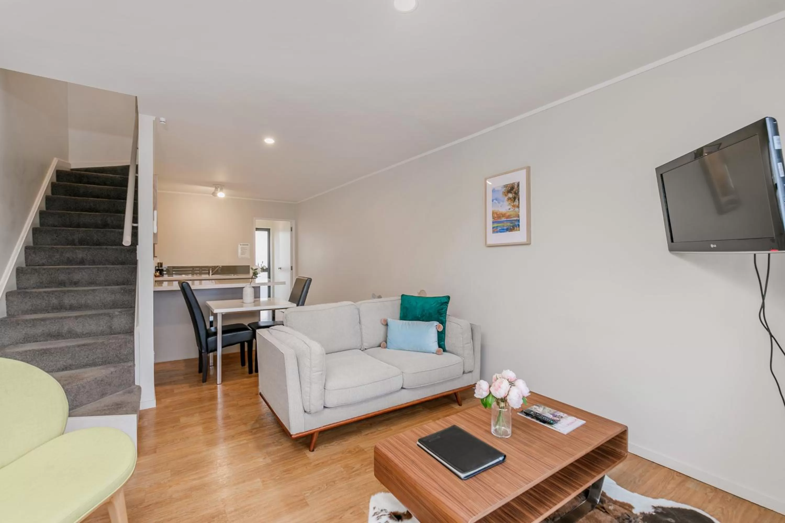 Kitchen or kitchenette in Le Chalet Suisse Motel Taupo
