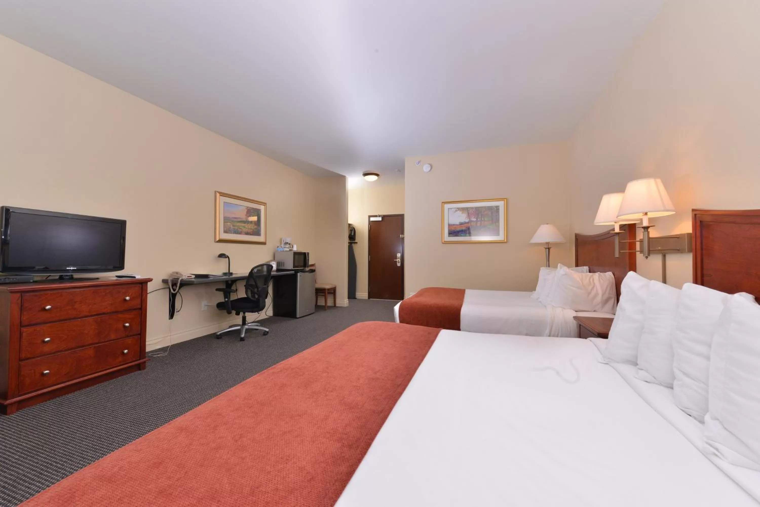 Bed in Blue Spruce Inn-Meeker, Colorado