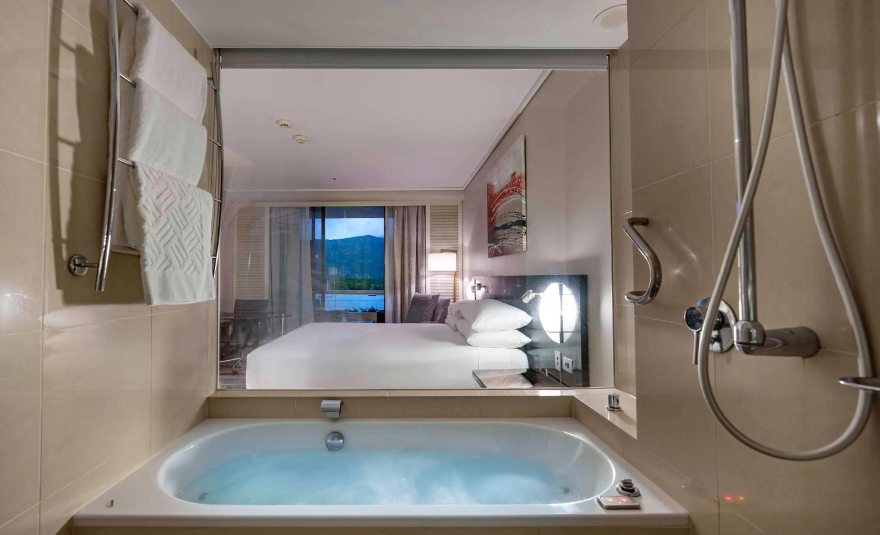 Bathroom, Bed in Hilton Cairns