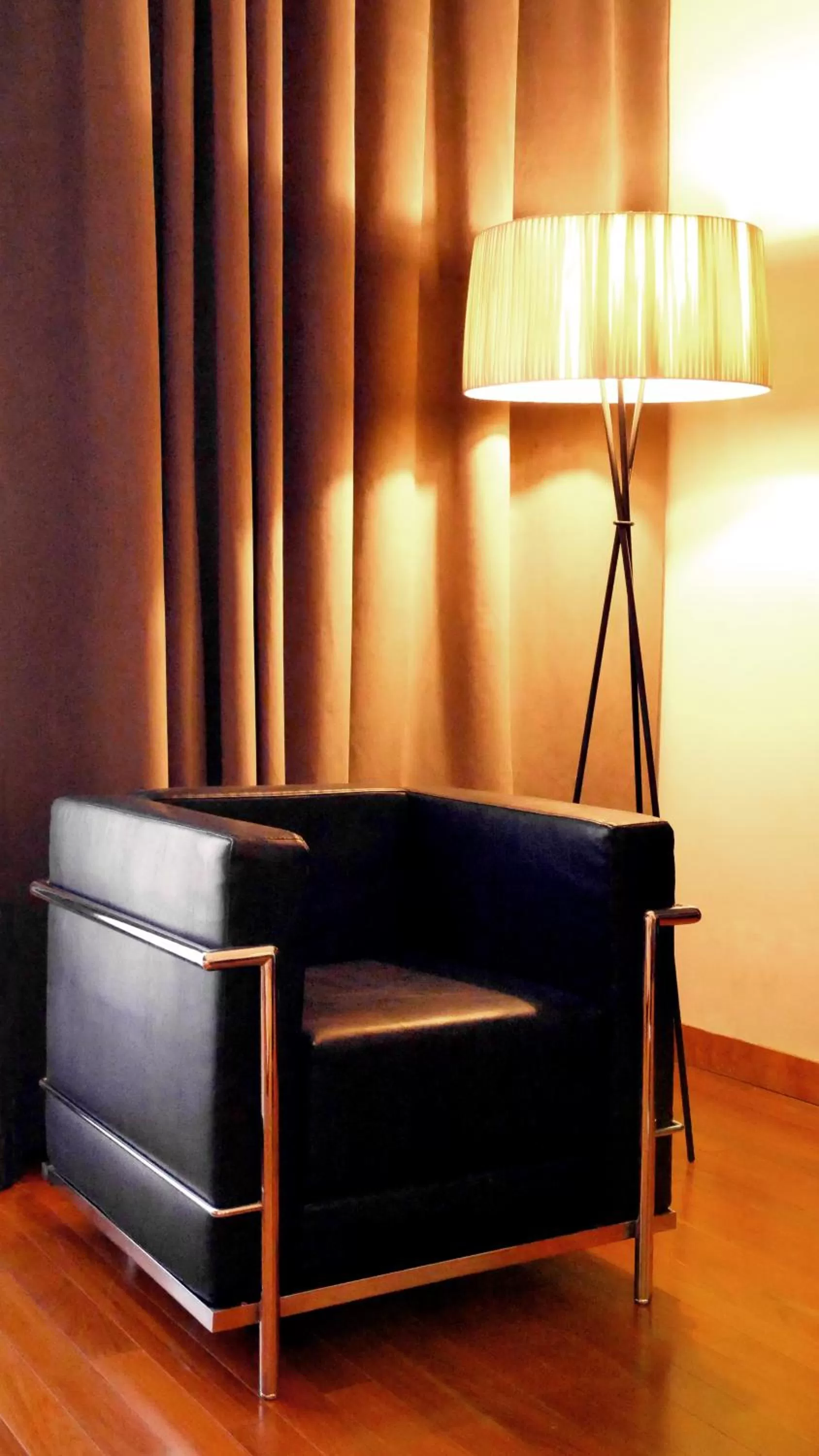 Living room in 725 Continental Hotel