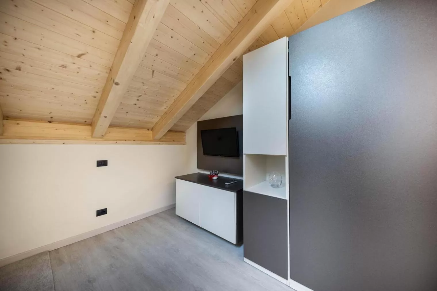 TV/Entertainment Center in CASA PARE' B&B