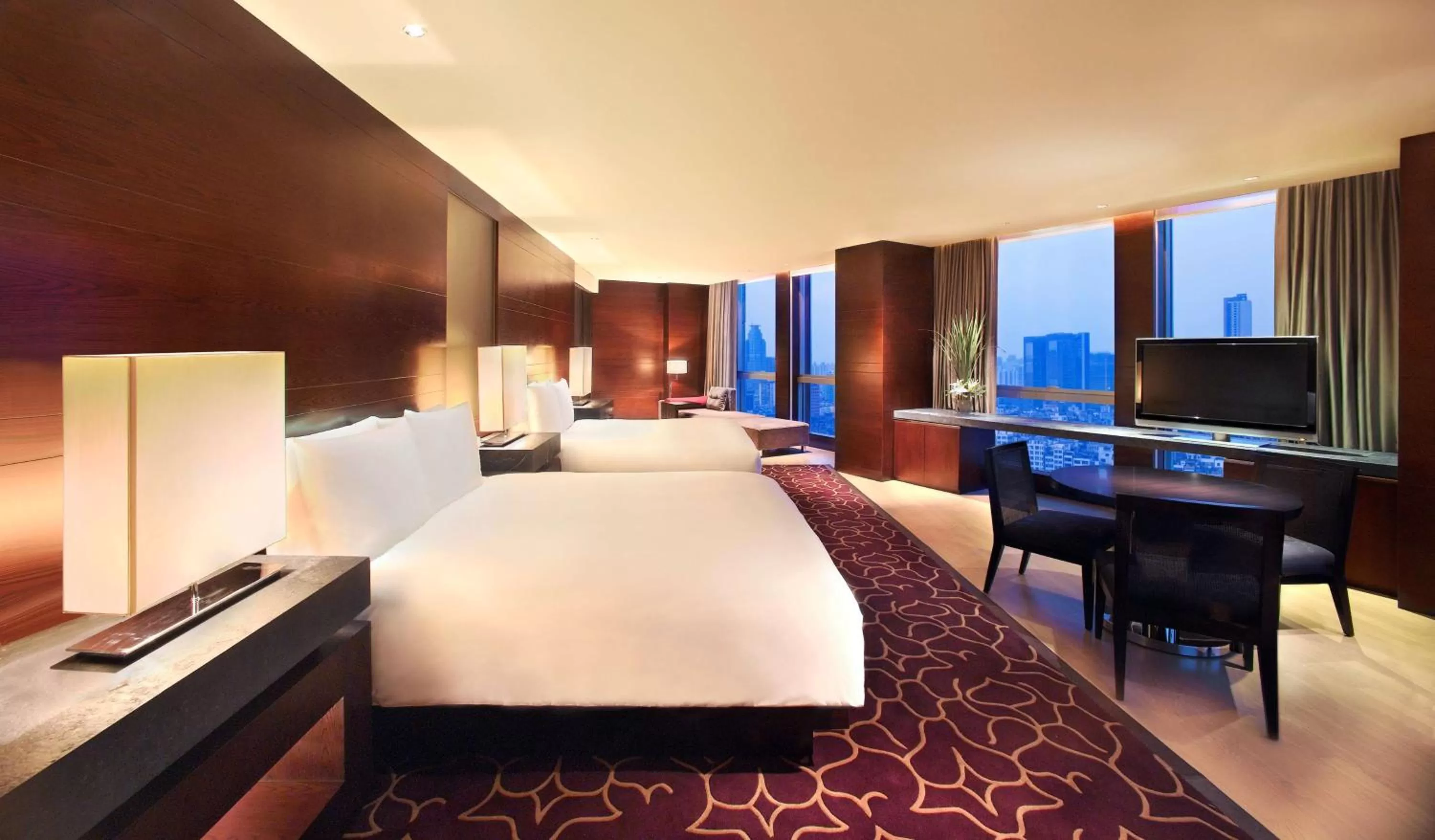 Photo of the whole room, Bed in Grand Hyatt Guangzhou