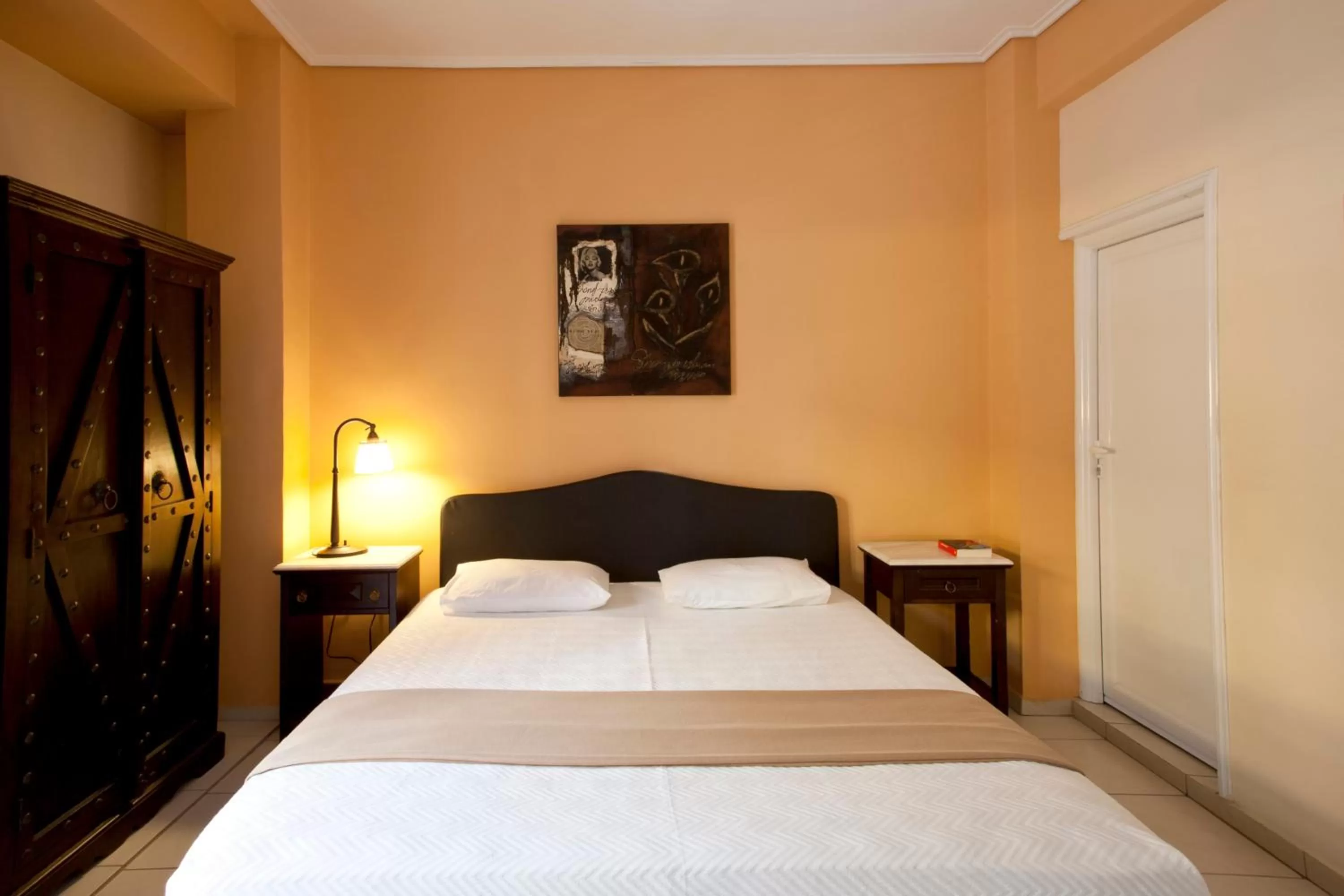 Bed in Elizabeth Hotel