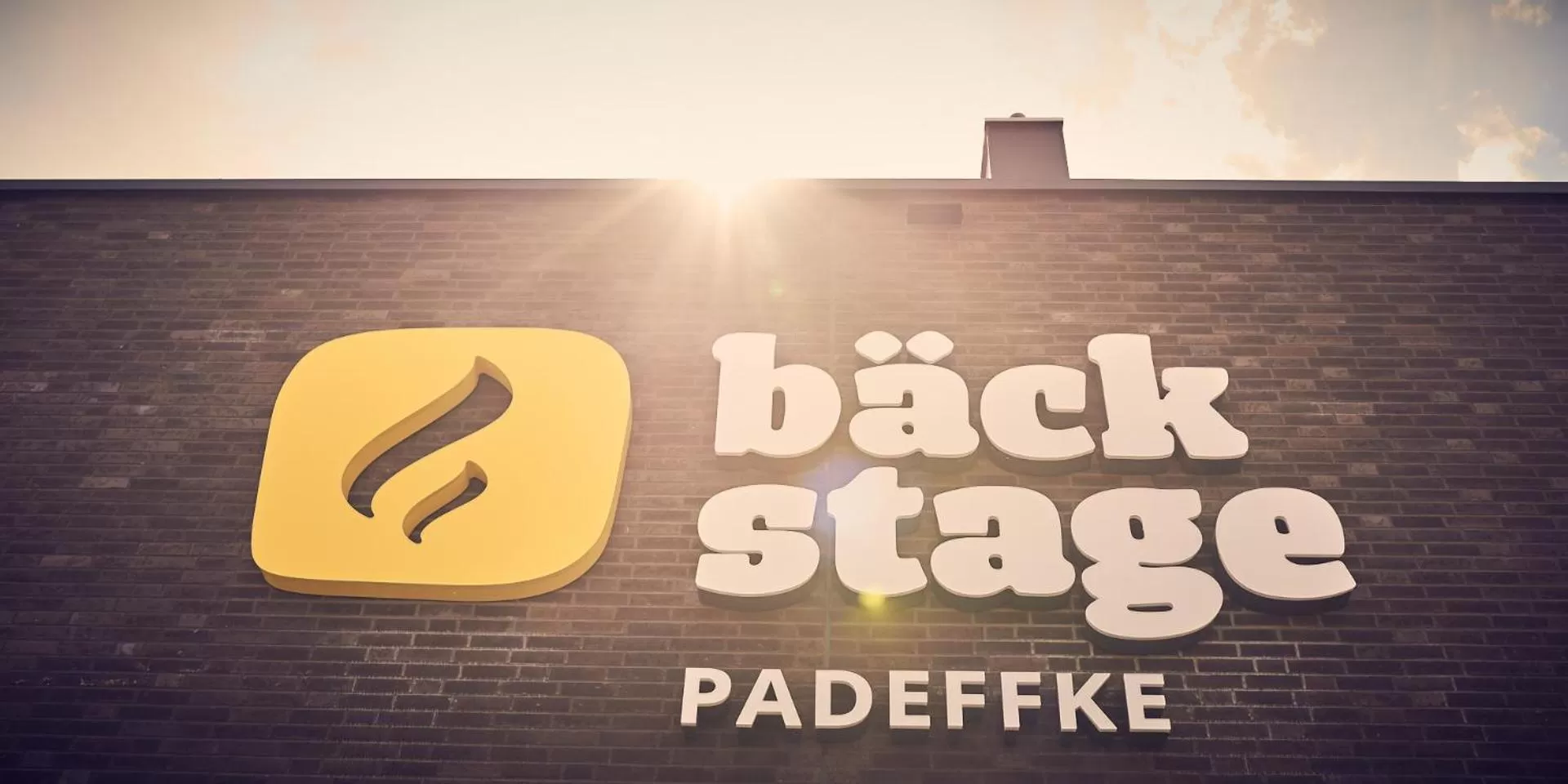 Facade/entrance in bäck stage