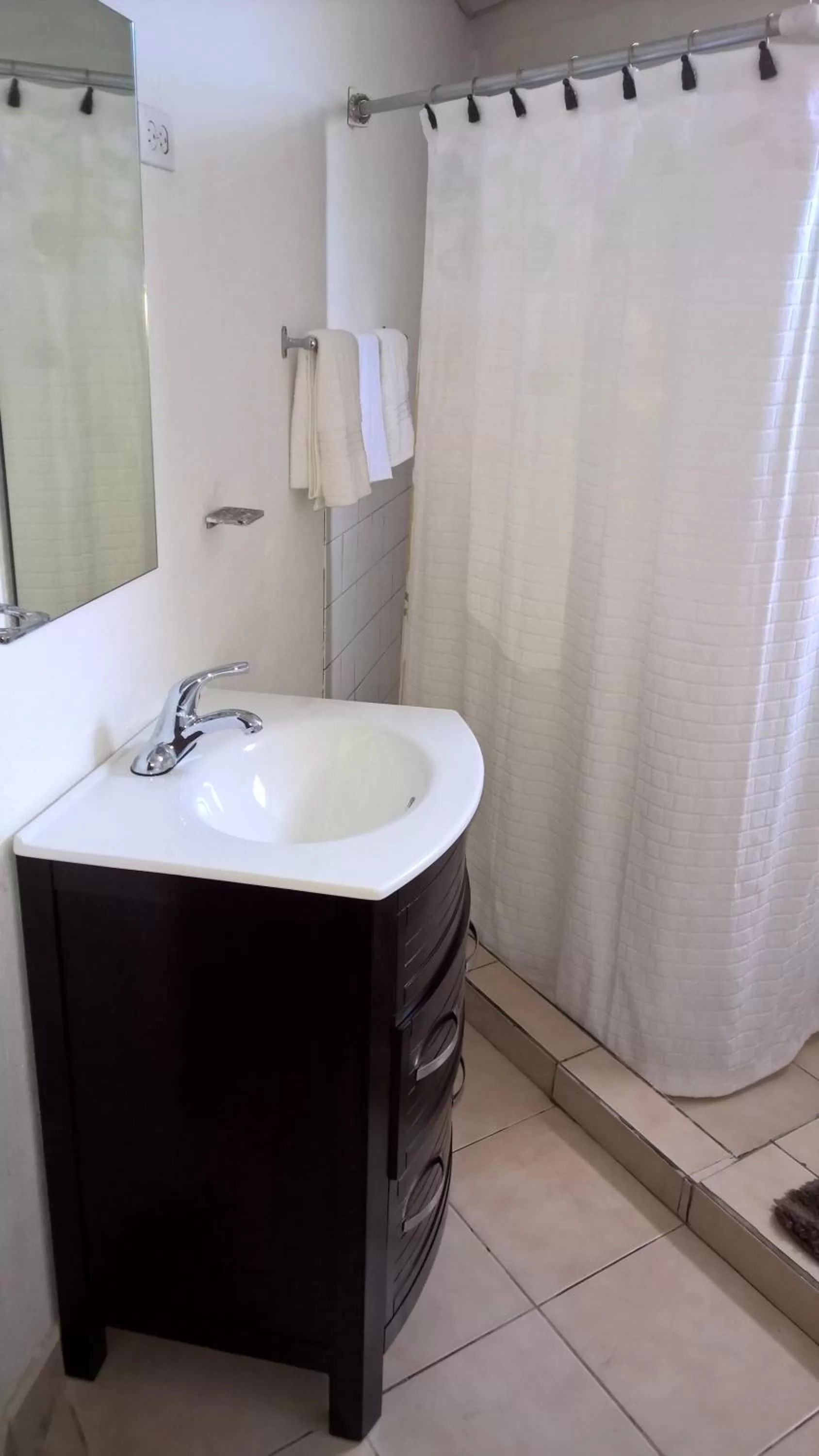 Bathroom in The Red Hut Inn