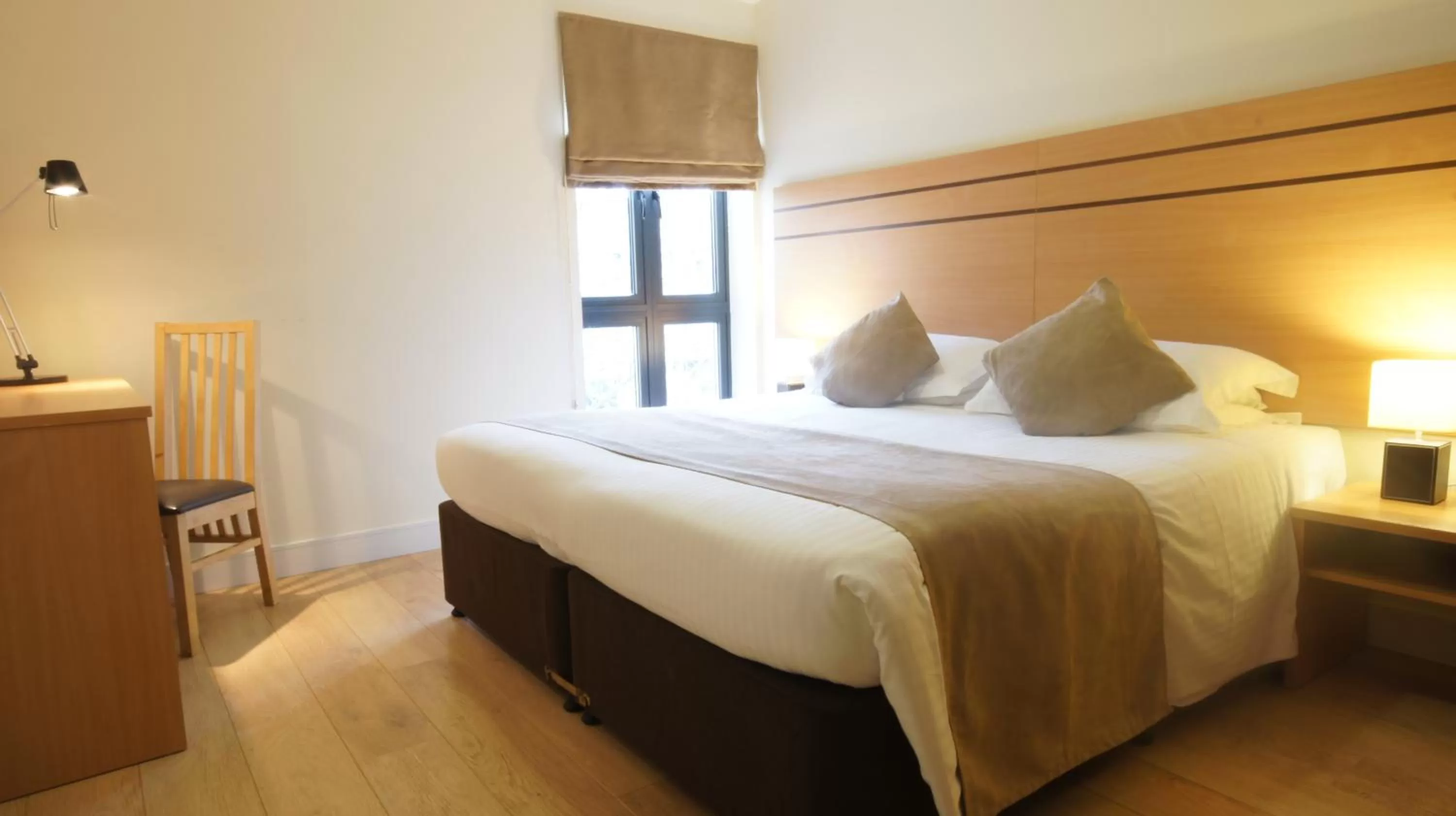 Bedroom, Bed in Lodge Drive Serviced Apartments