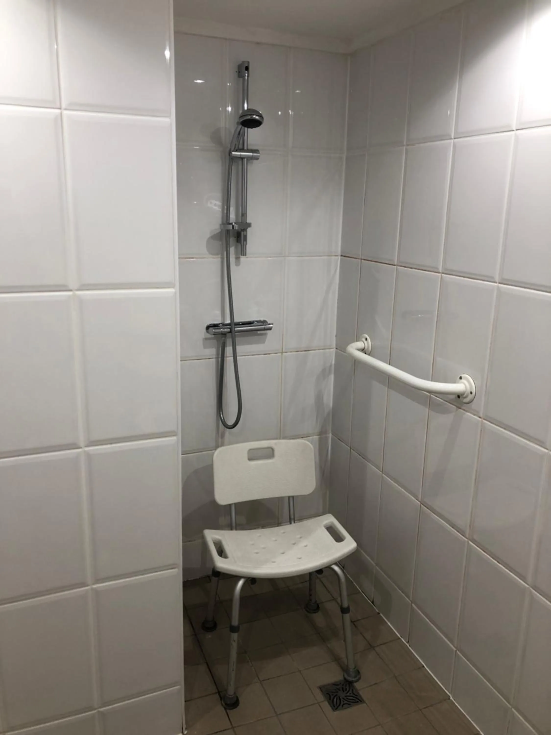 Bathroom in Devoncove Hotel Glasgow