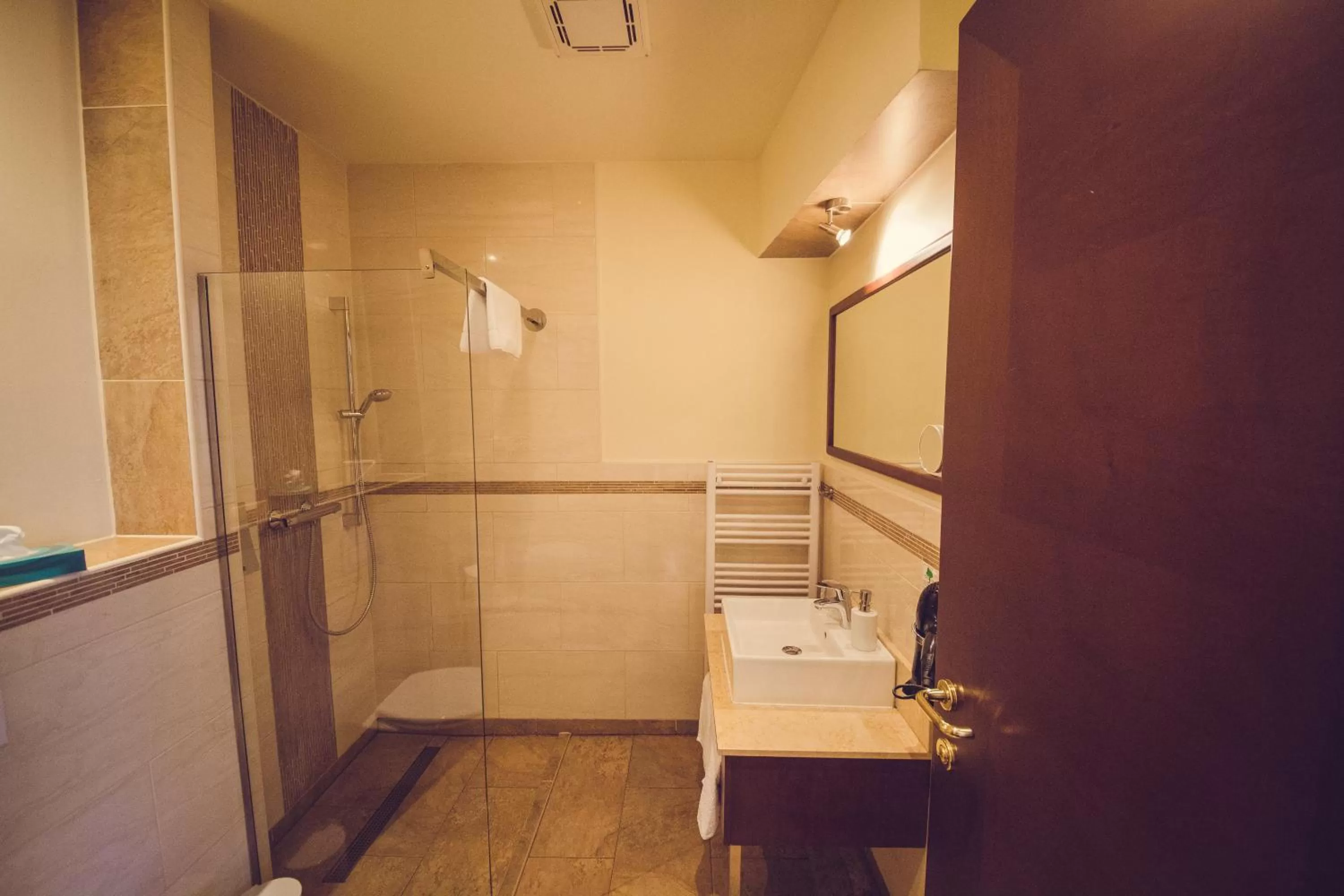 Photo of the whole room in Hotel Arena City