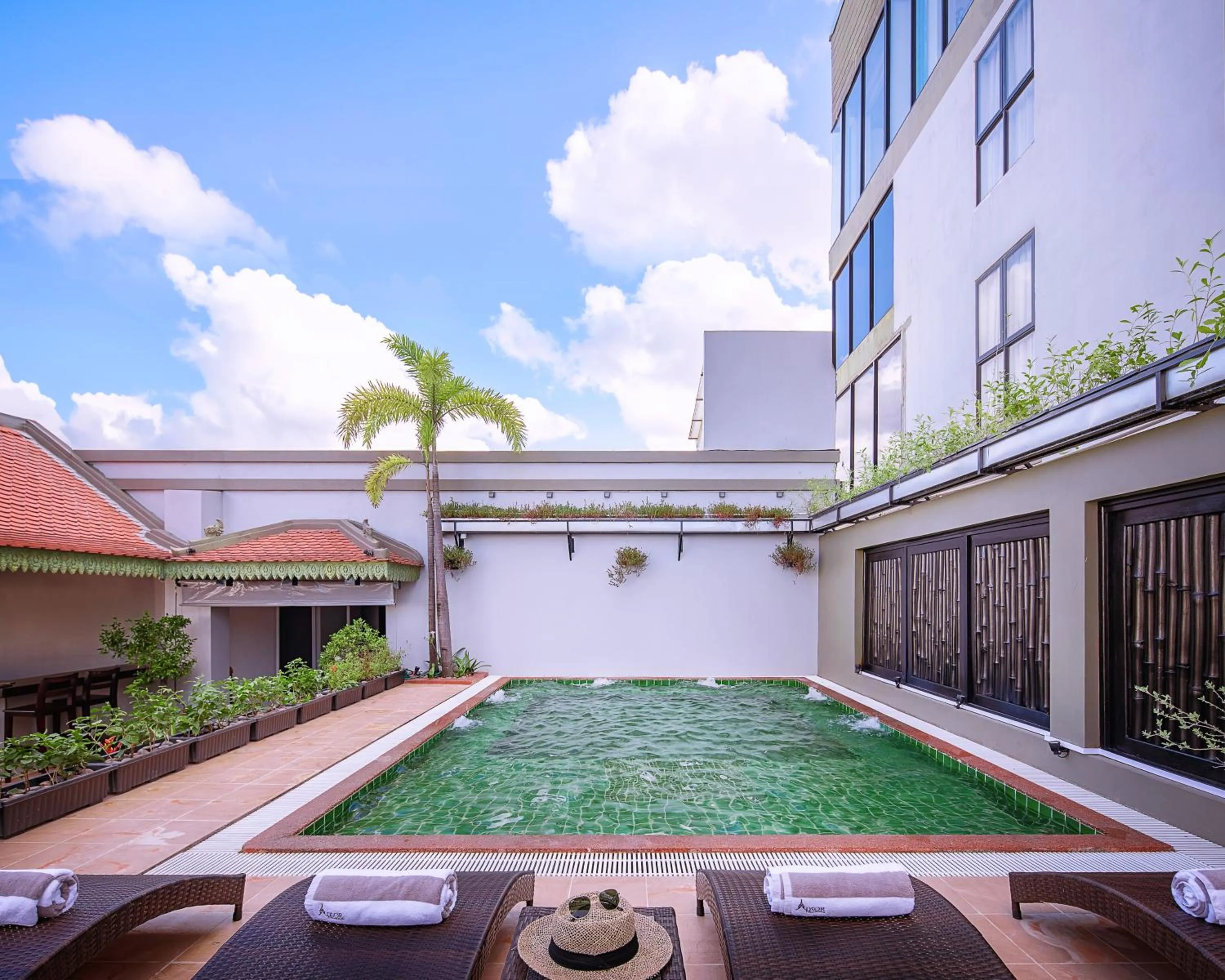 Swimming pool in Apsor Palace Hotel