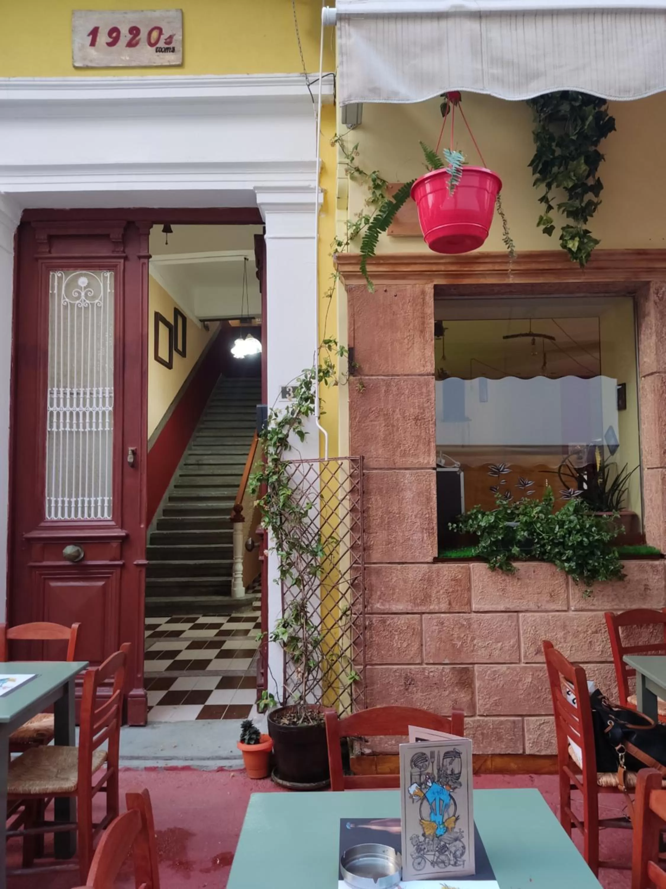 Facade/entrance in 1920s Rooms