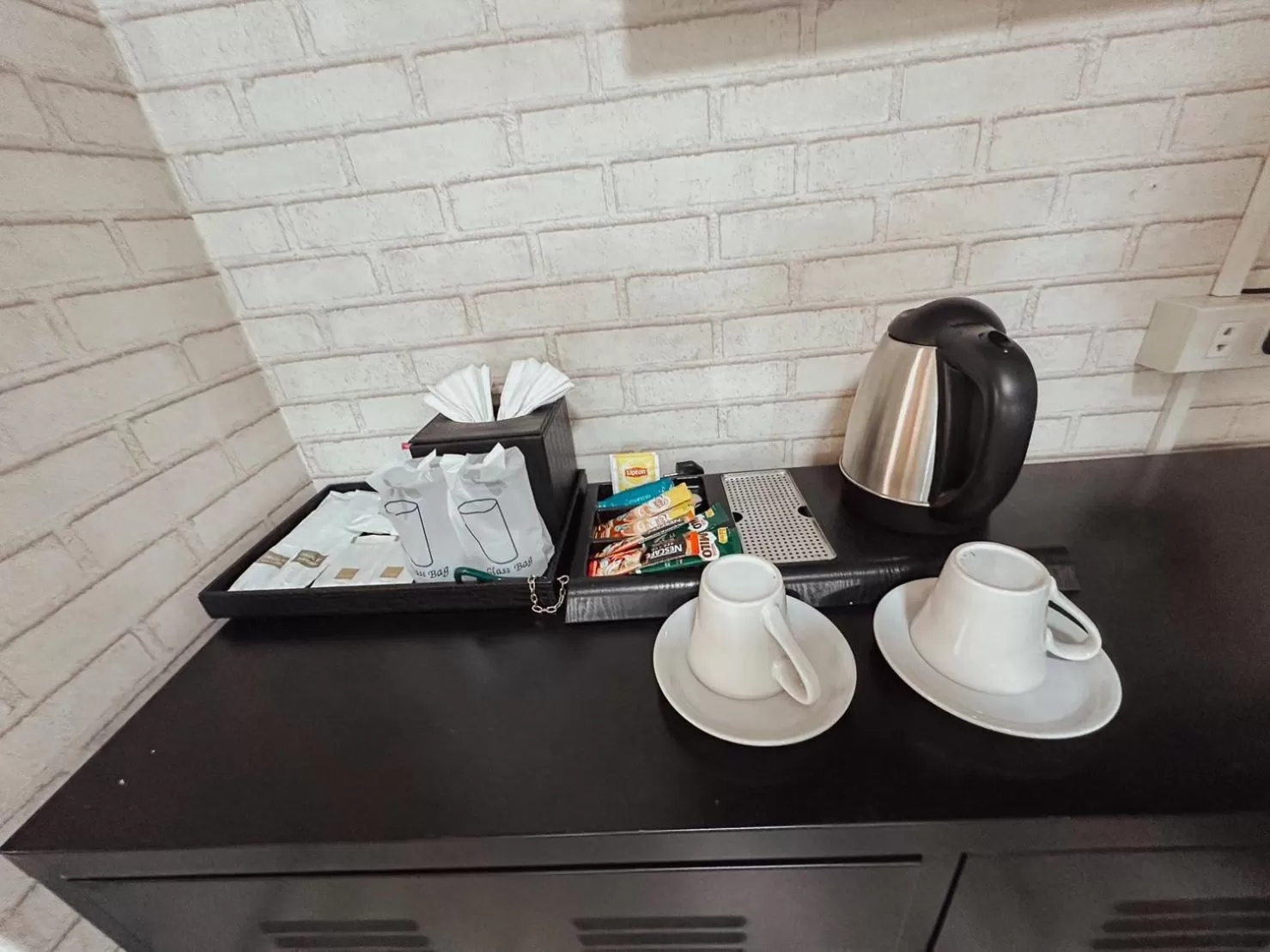 Coffee/tea facilities in Hotel De Khuvieng