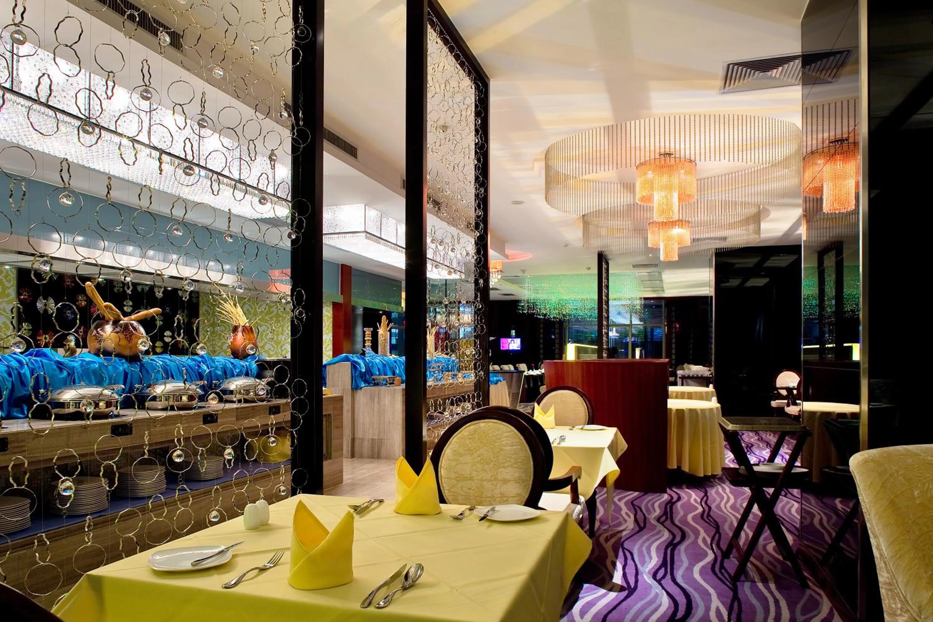 Restaurant/places to eat in Vision Hotel