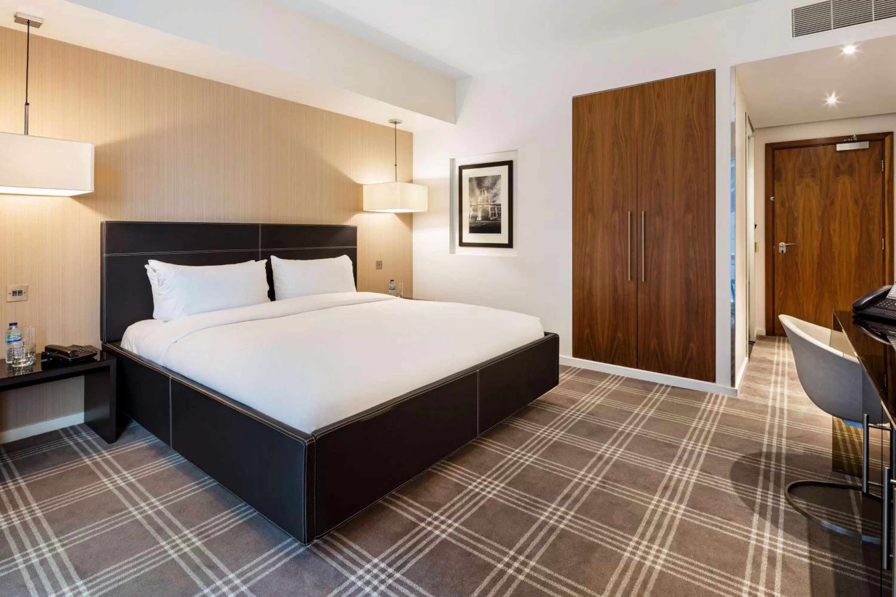 Photo of the whole room, Bed in Radisson Blu Hotel, London Canary Wharf East