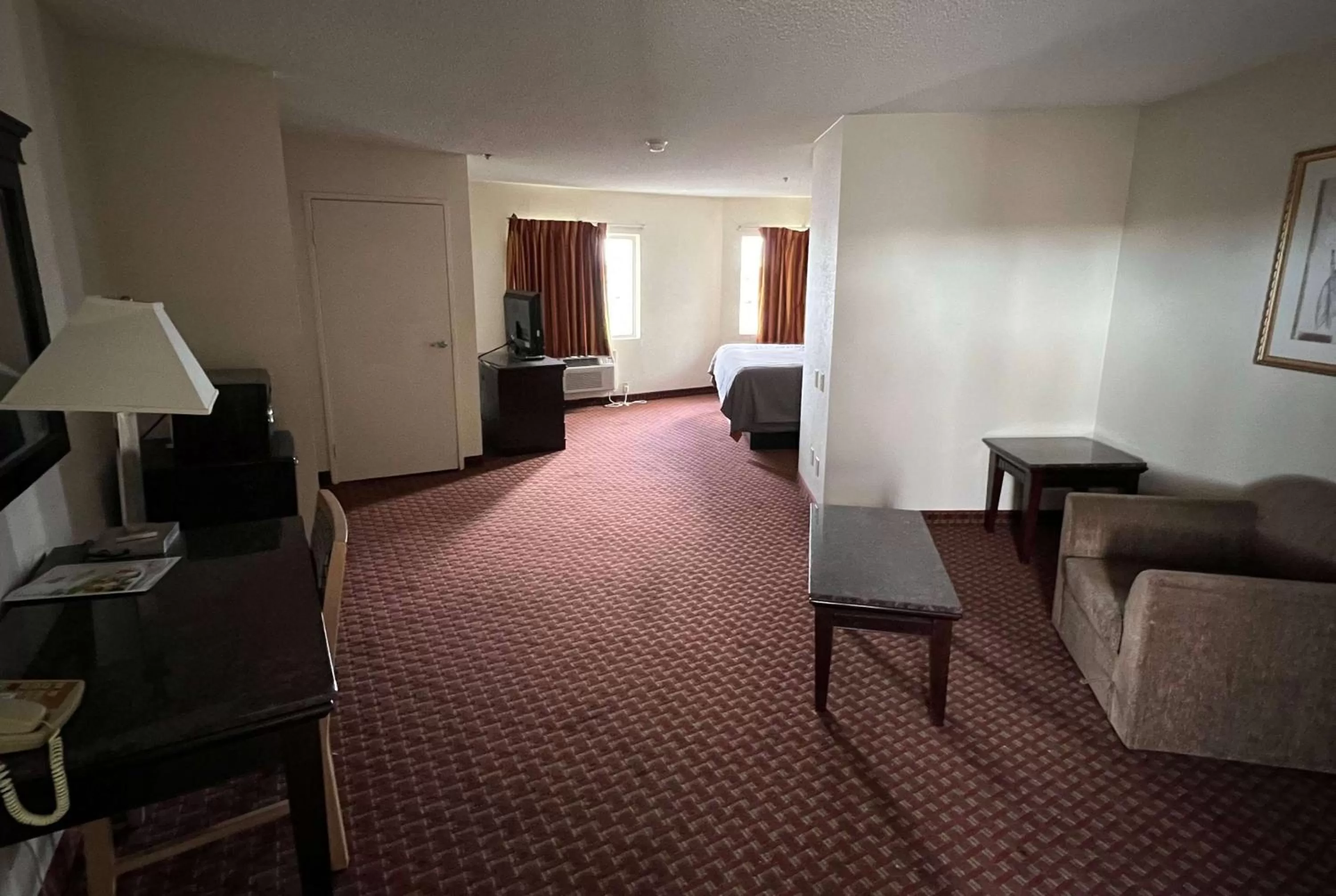 Bed in Days Inn & Suites by Wyndham Rancho Cordova
