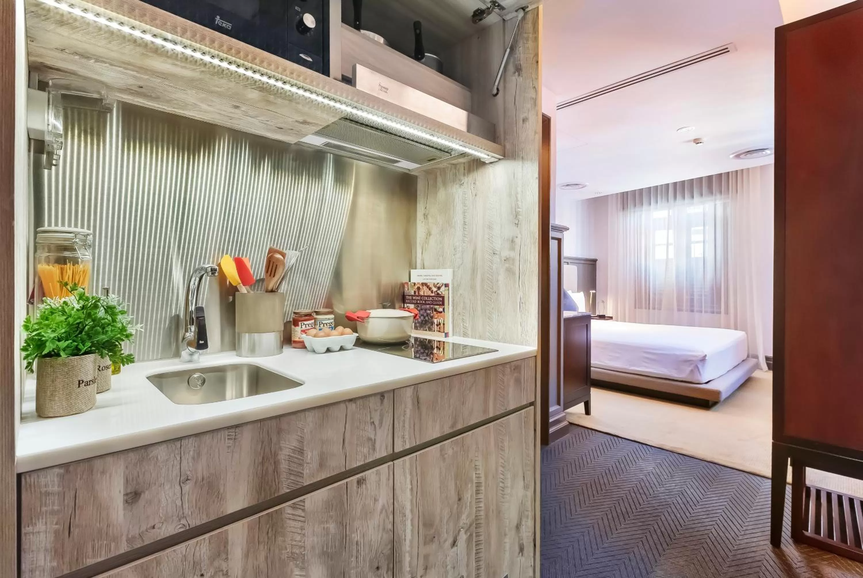 Kitchen or kitchenette, Bed in Ann Siang House, The Unlimited Collection managed by The Ascott Limited