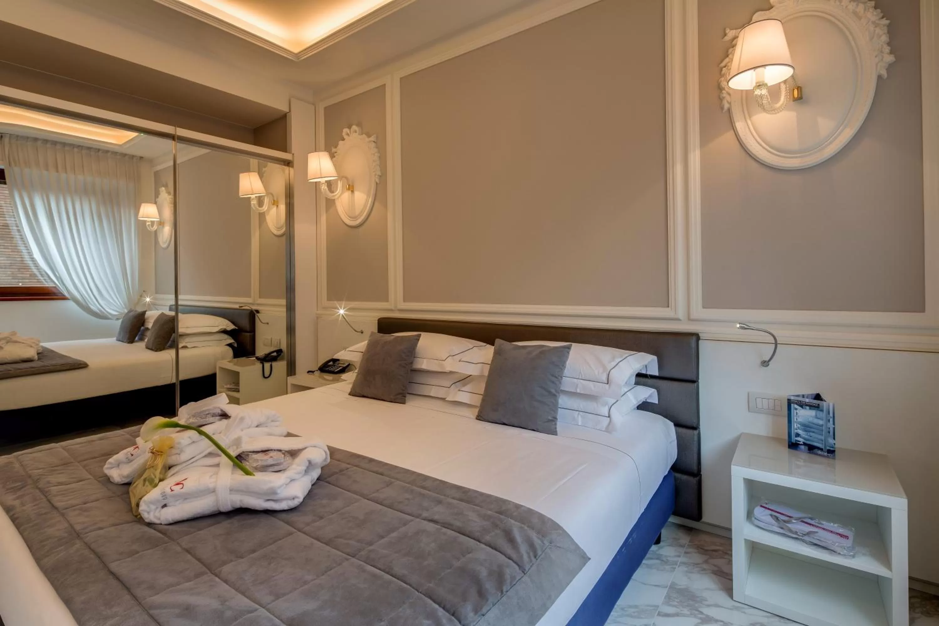 Photo of the whole room, Bed in Grande Albergo Roma