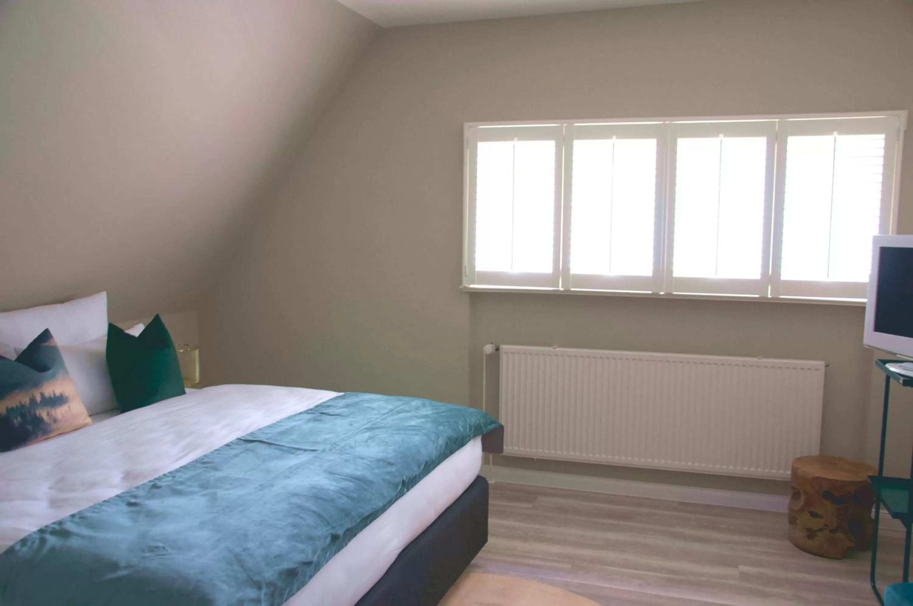 Photo of the whole room, Bed in Meinsbur Boutique Hotel