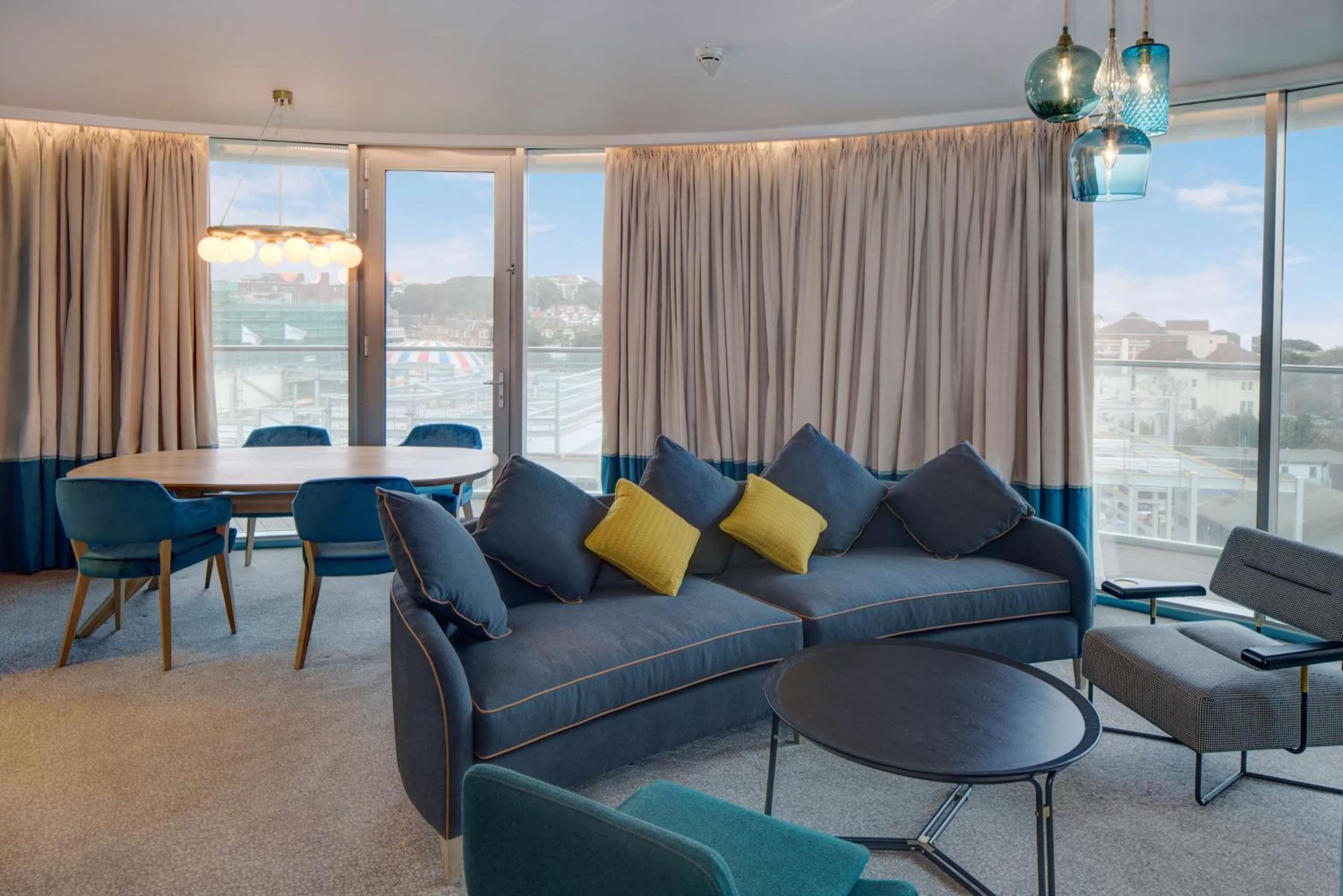 Living room in Hilton Bournemouth