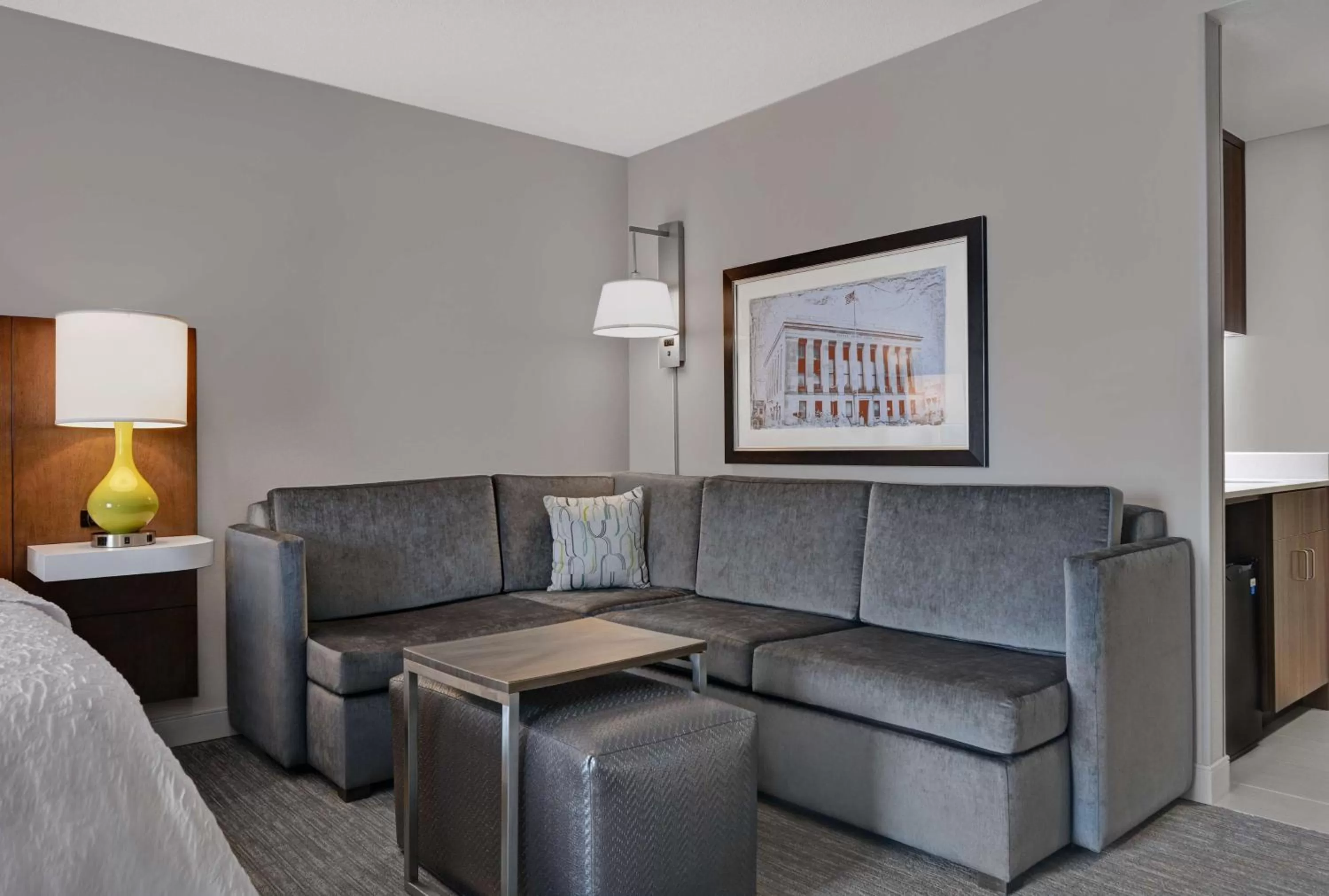 Living room in Hampton Inn Gallatin