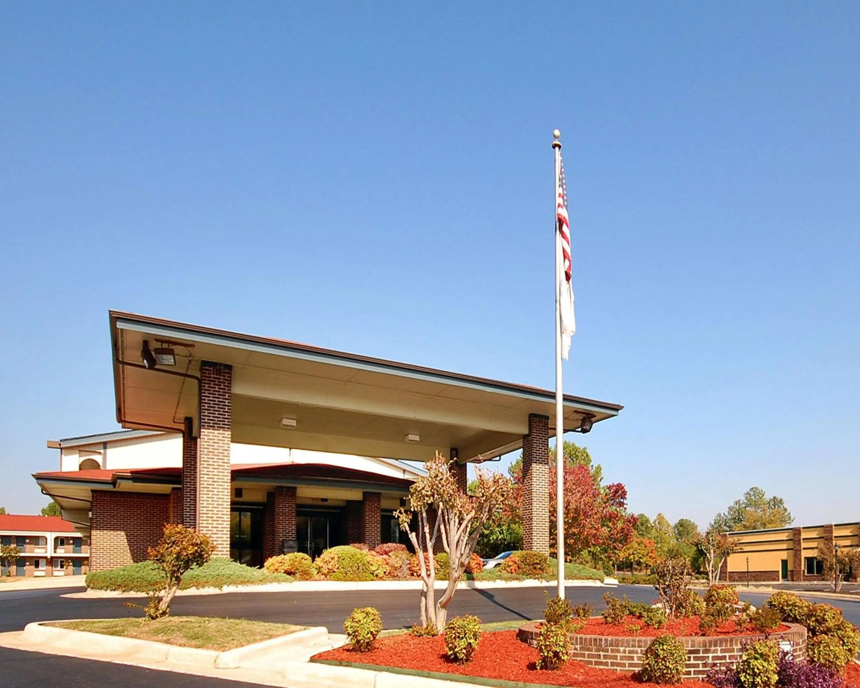 Property building in Econo Lodge Inn & Suites Huntsville University Area