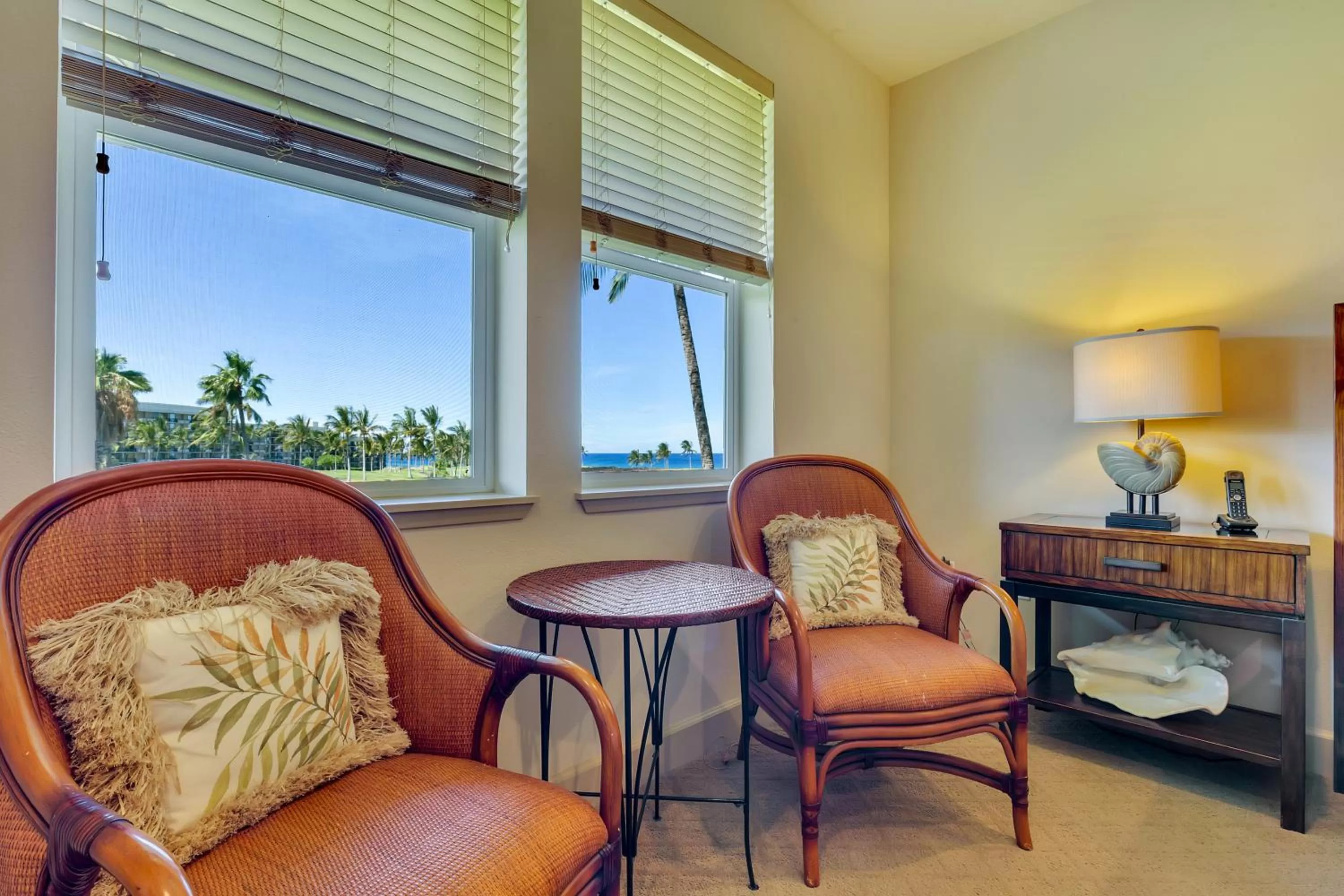 Living room in Castle Hali'i Kai at Waikoloa