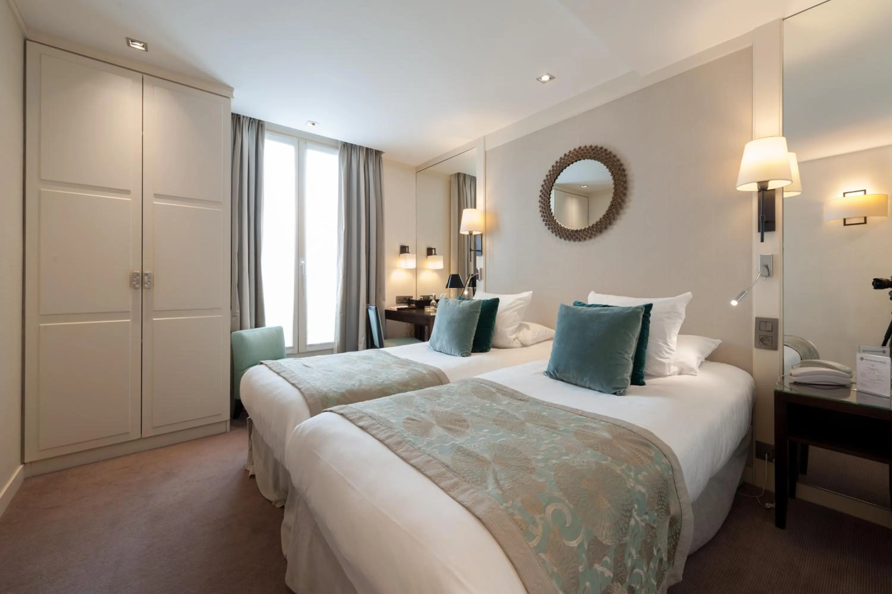 Photo of the whole room, Bed in Best Western Plus Hotel Sydney Opera