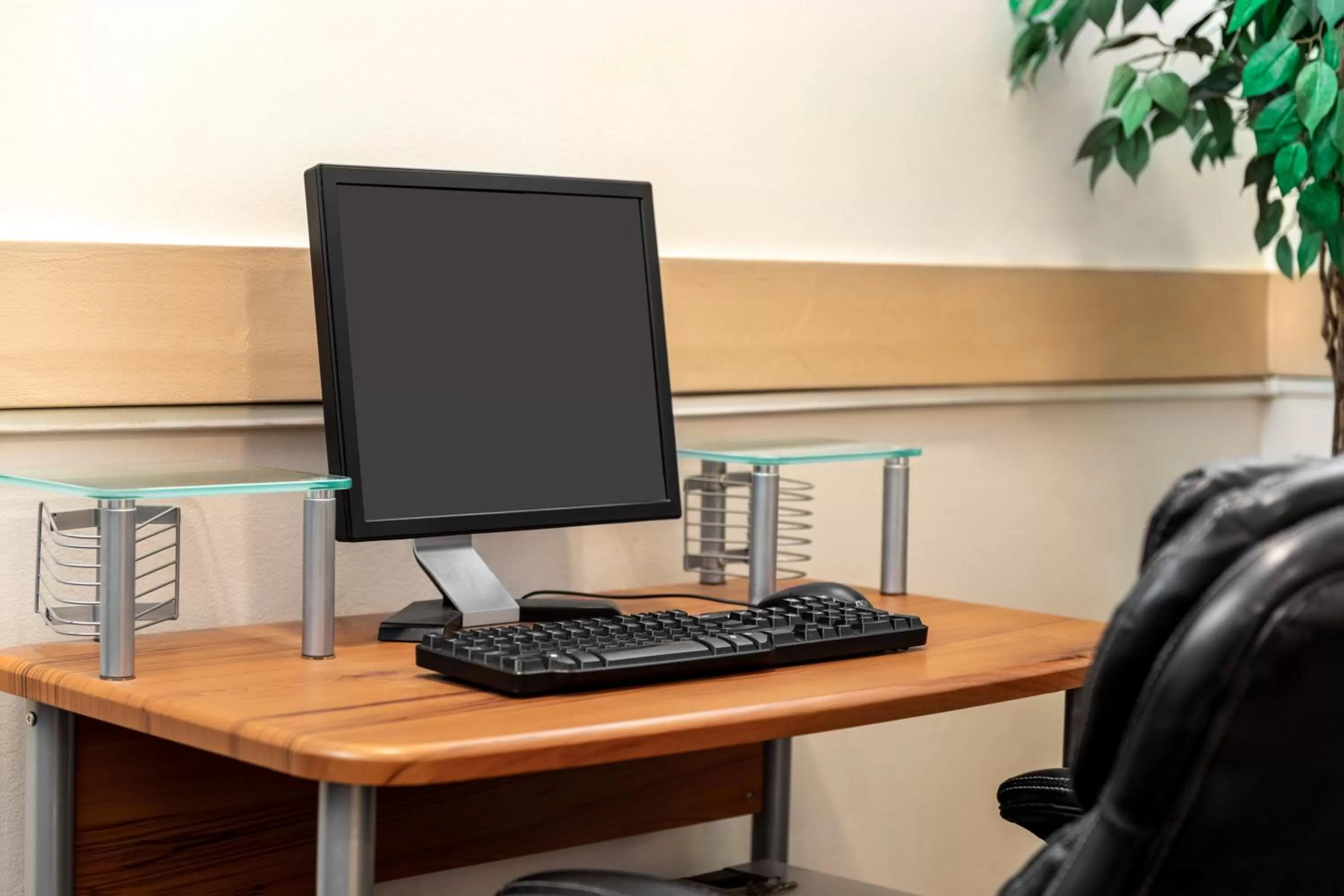 Business facilities in Travelodge by Wyndham Calgary South