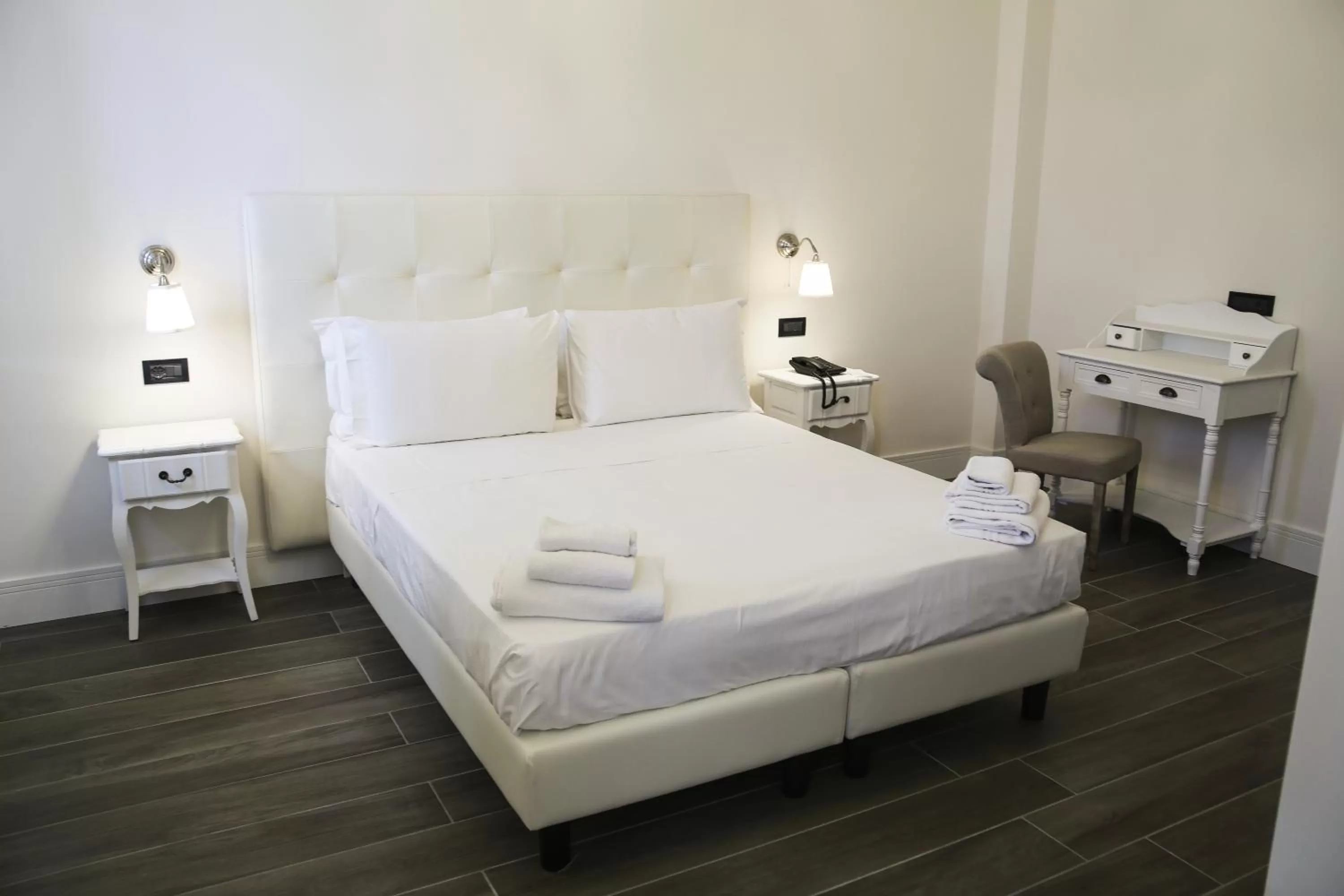 Photo of the whole room, Bed in Tornabuoni View