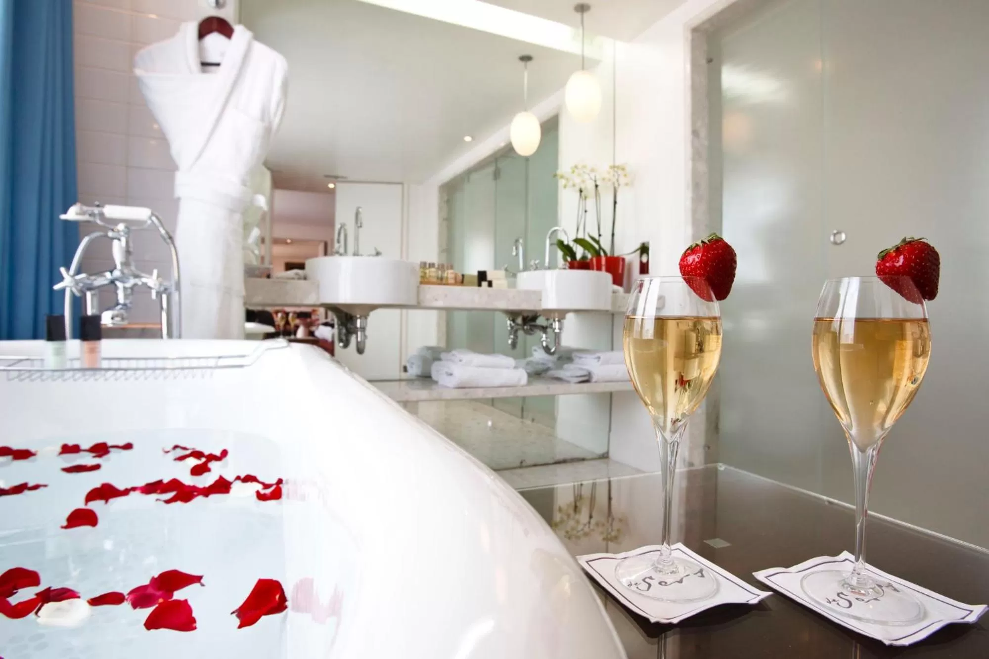 Bathroom in Hotel De Sers Champs Elysees