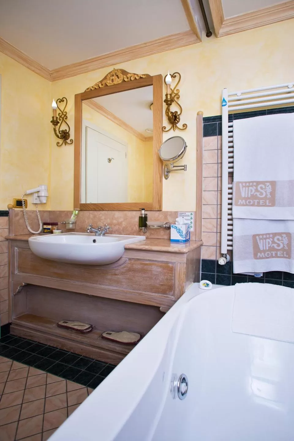 Vip's Motel Luxury Accommodation & Spa