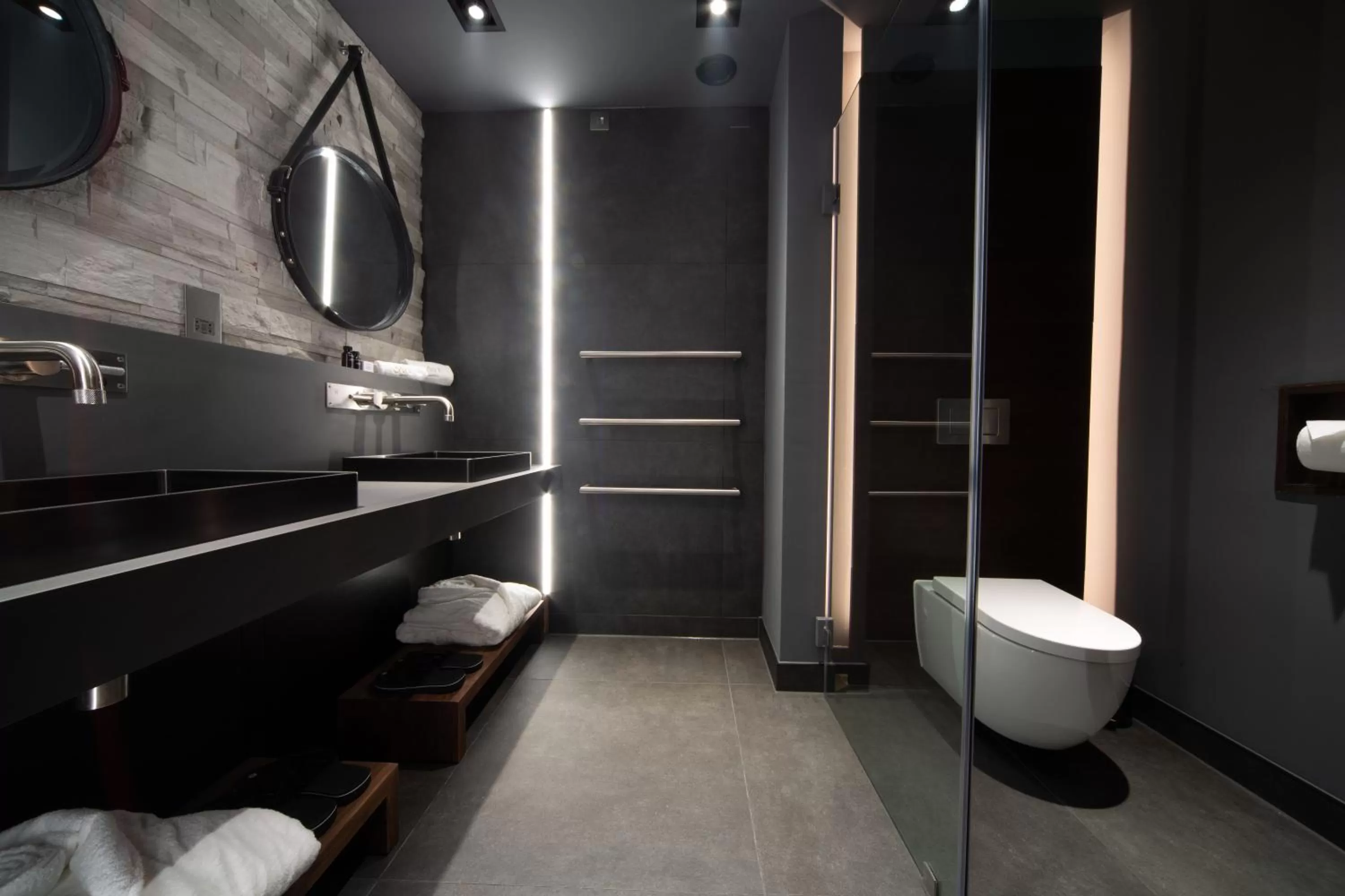 Shower in Cave Hotel & Golf Resort