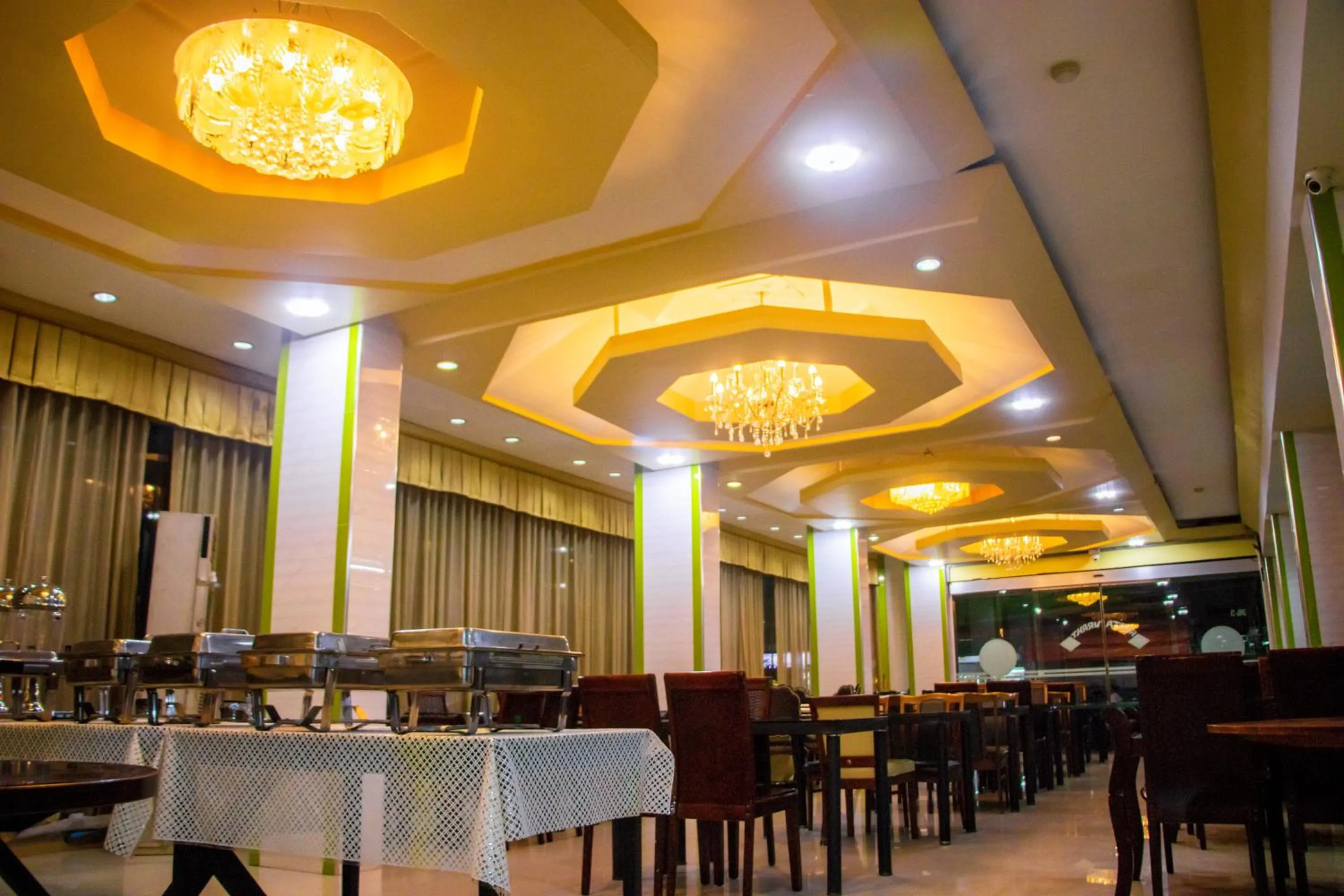 Restaurant/places to eat in Visiting Card Hotel & Resort