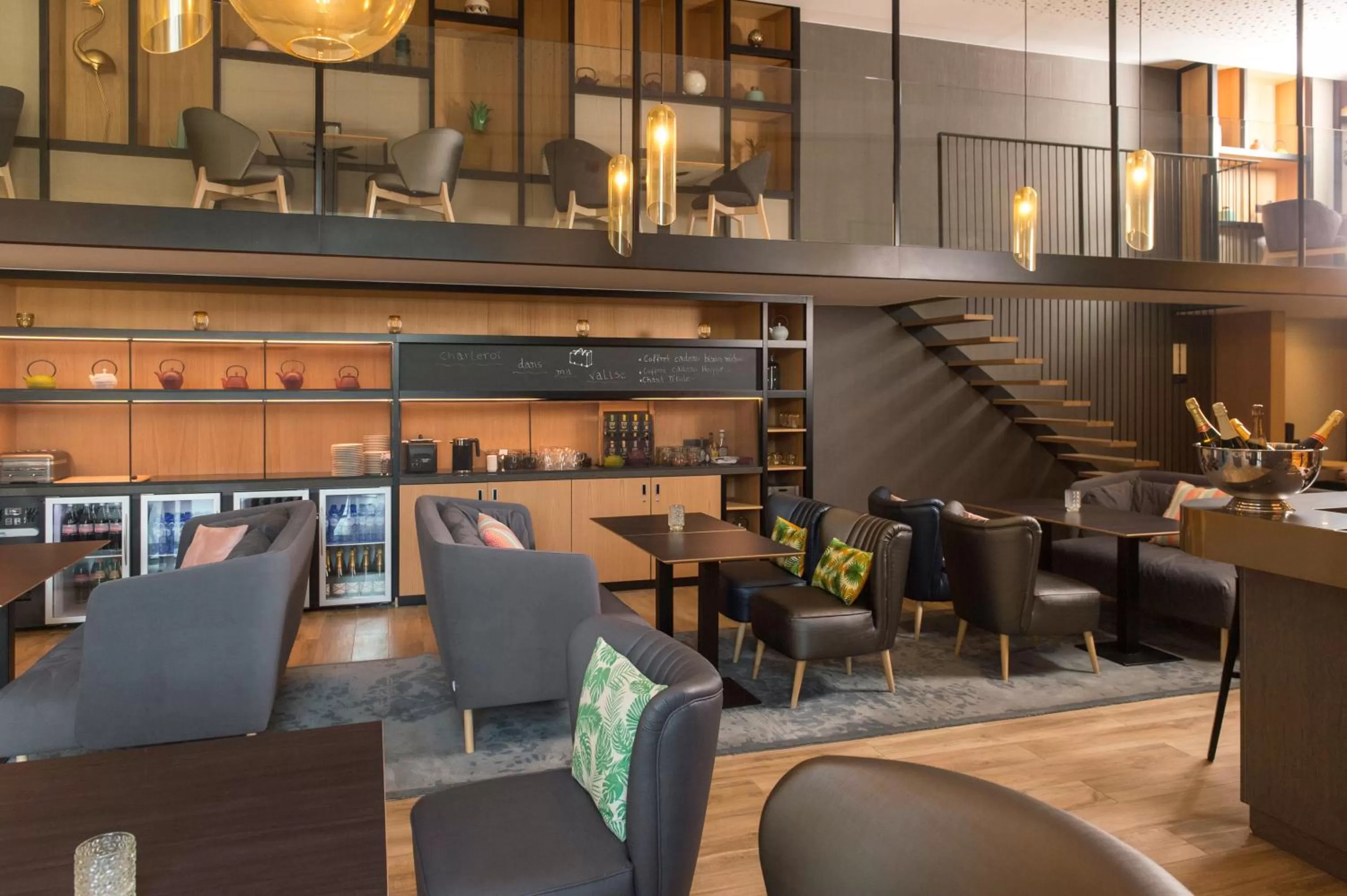 Restaurant/places to eat in Novotel Charleroi Centre