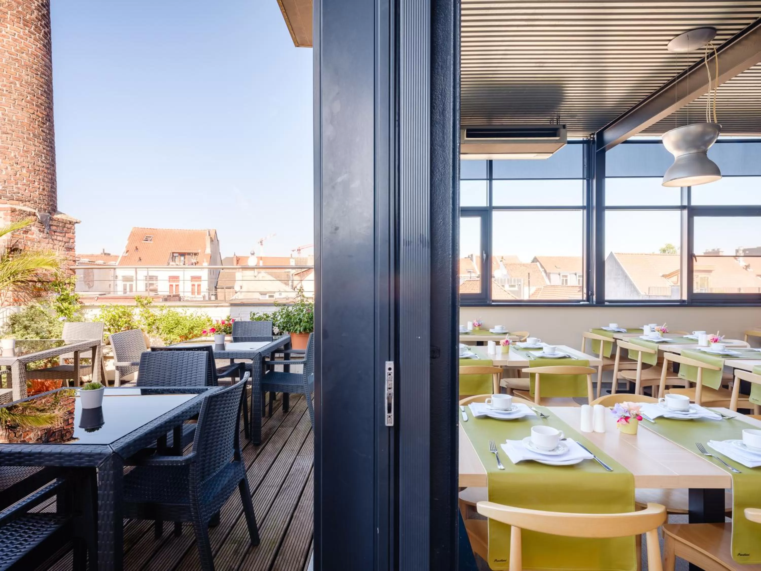 Restaurant/places to eat in Ghent River Hotel