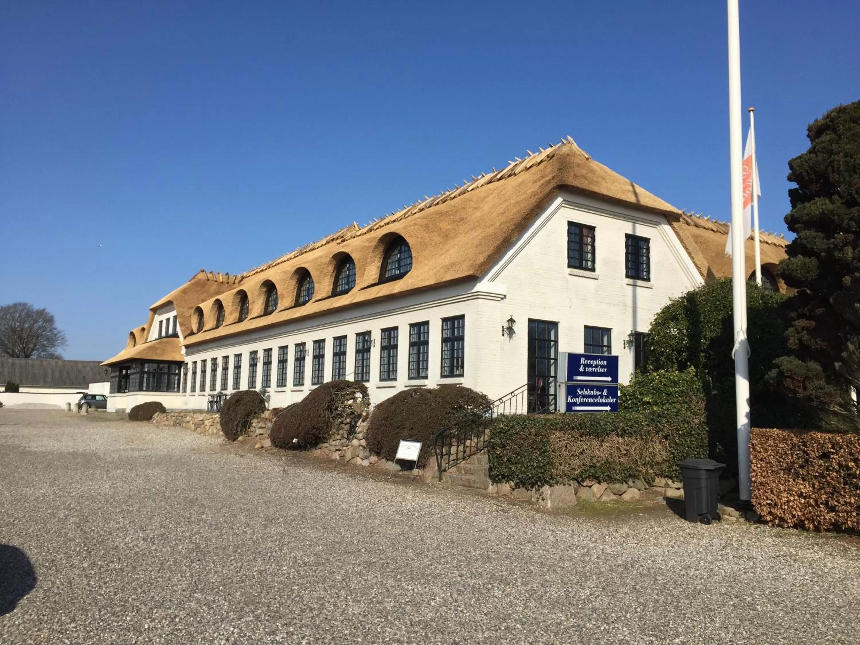 Property building in Hotel Kryb I Ly Kro