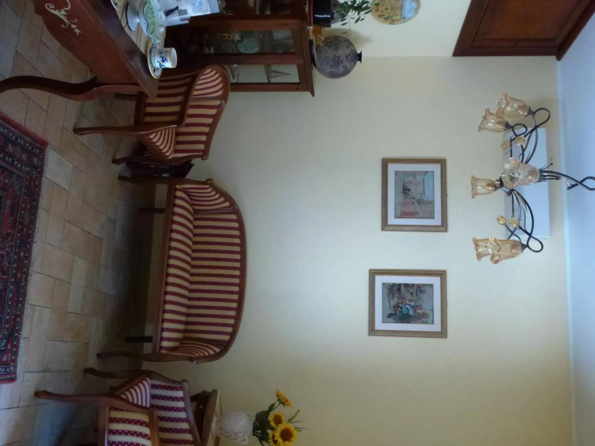 Communal lounge/ TV room in b&b La casa di Ely