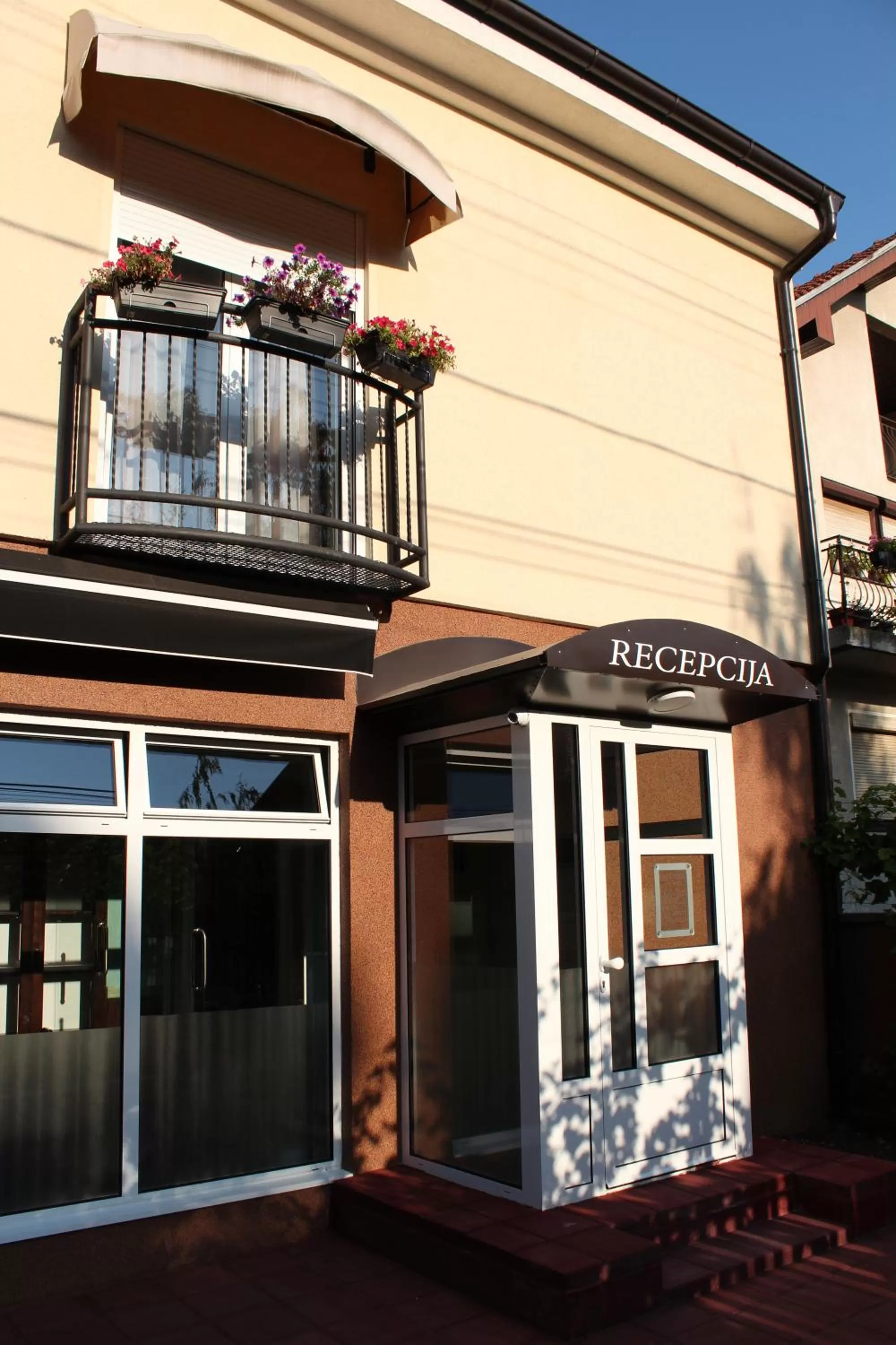 Property building in B&B Alex18