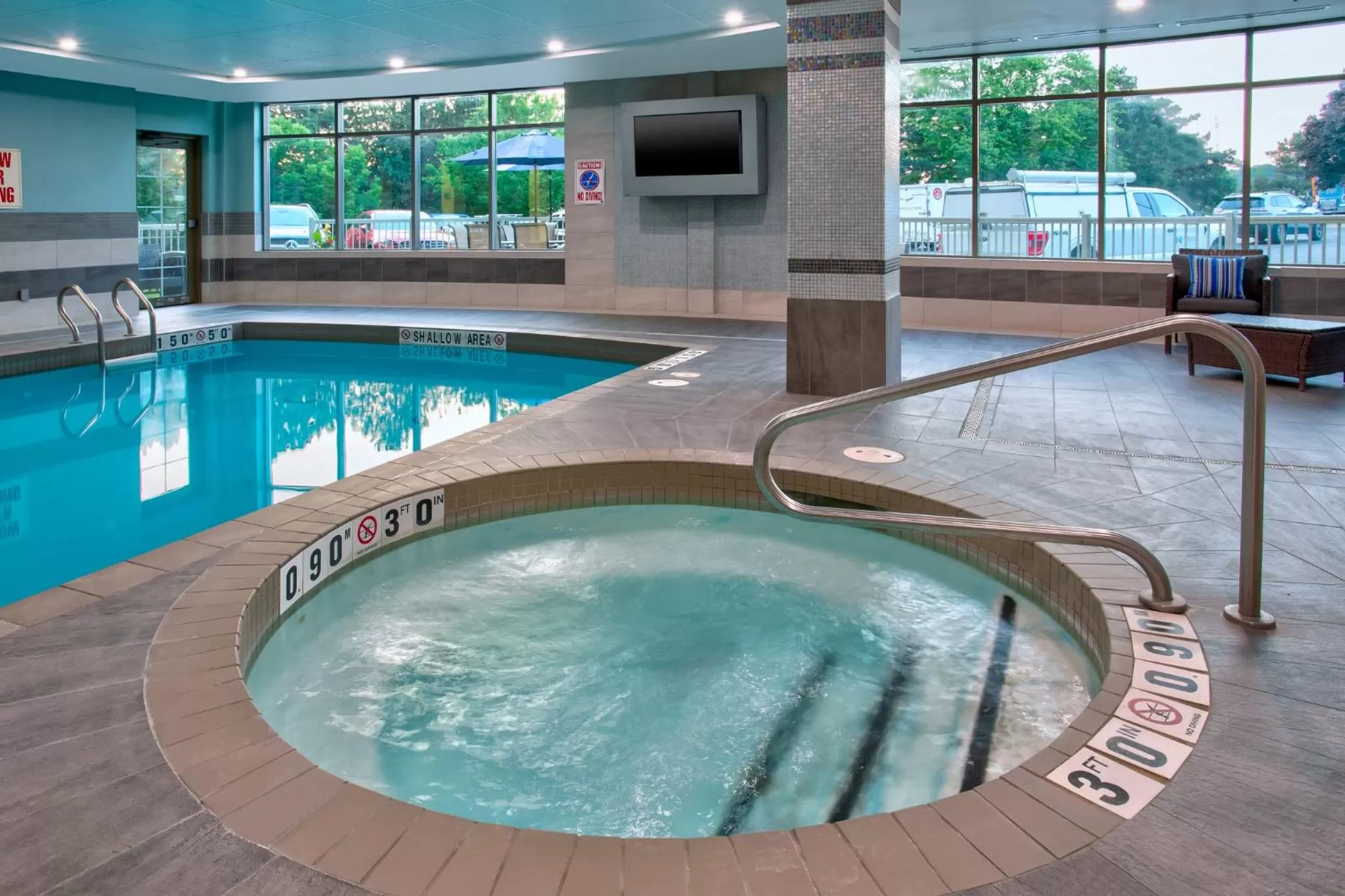 Swimming pool in Holiday Inn Express Kingston Central by IHG