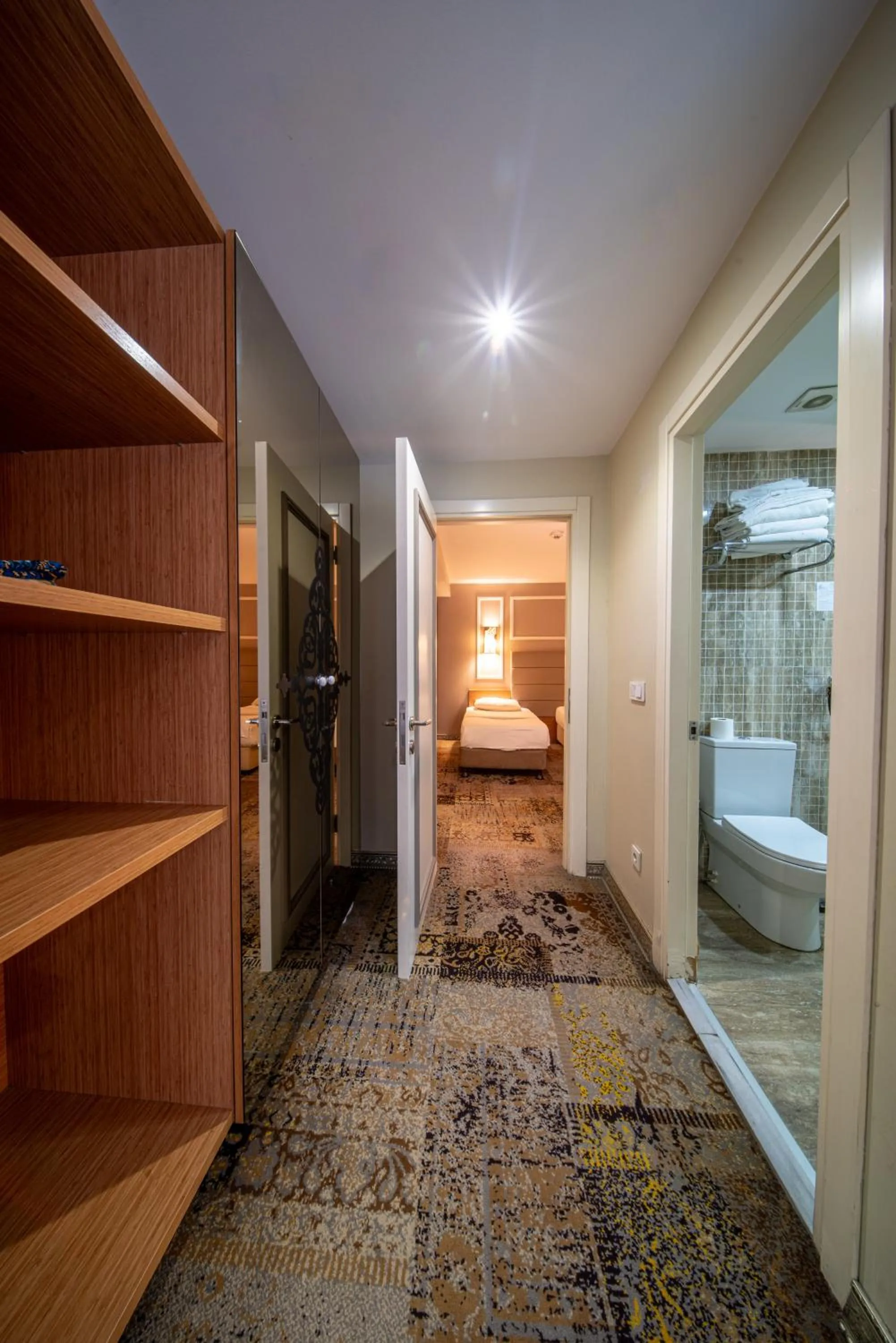 Shower, Bed in All Seasons Hotel