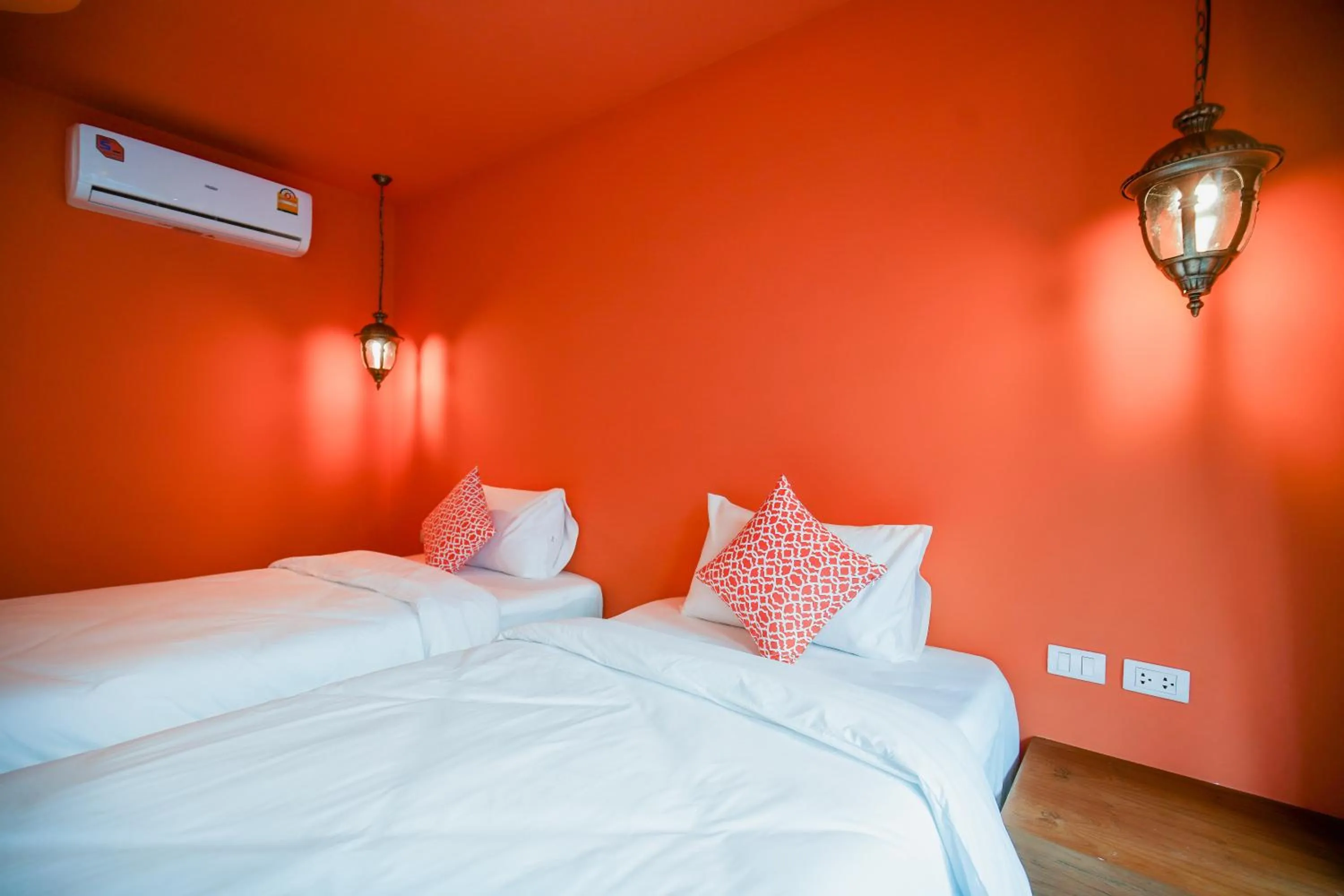 Photo of the whole room, Bed in Khaleej Mass Hotel Patong